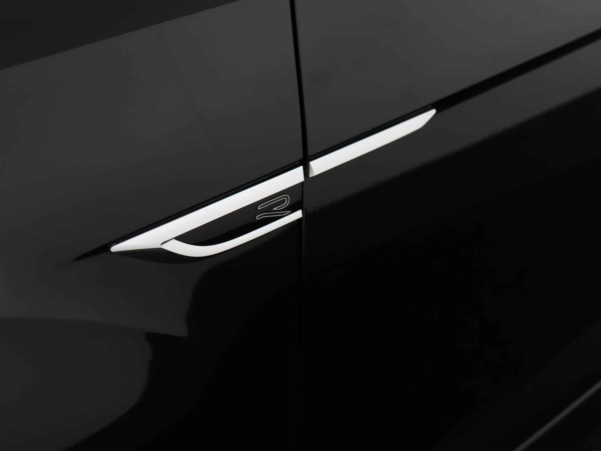 Volkswagen T-Roc Cabrio 1.5 TSI 150PK R-Line DSG | Navi | Camera | Stoel- en stuurverwarming | Adaptive Cruise | Apple CarPlay | Park Assist | 17" LM | - 16/55