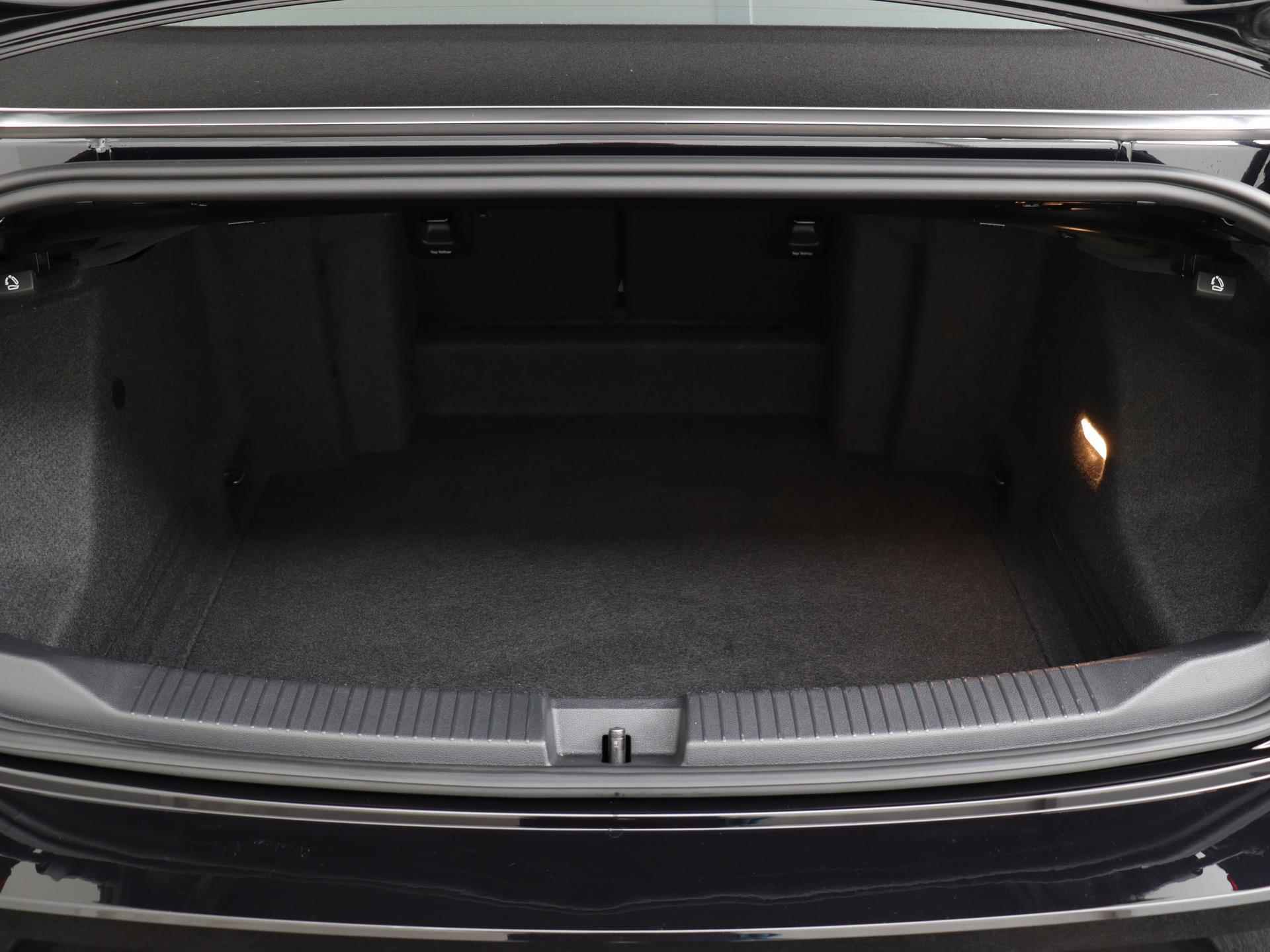 Volkswagen T-Roc Cabrio 1.5 TSI 150PK R-Line DSG | Navi | Camera | Stoel- en stuurverwarming | Adaptive Cruise | Apple CarPlay | Park Assist | 17" LM | - 17/55