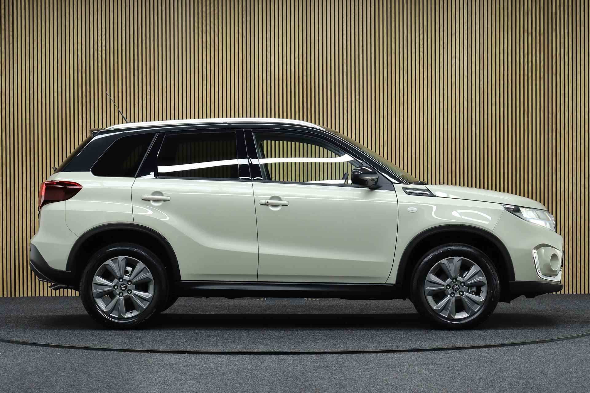 Suzuki Vitara 1.5 Hybrid Automaat Select | Navigatie | Adaptive Cruise | Camera | Two tone | Full led - 9/39