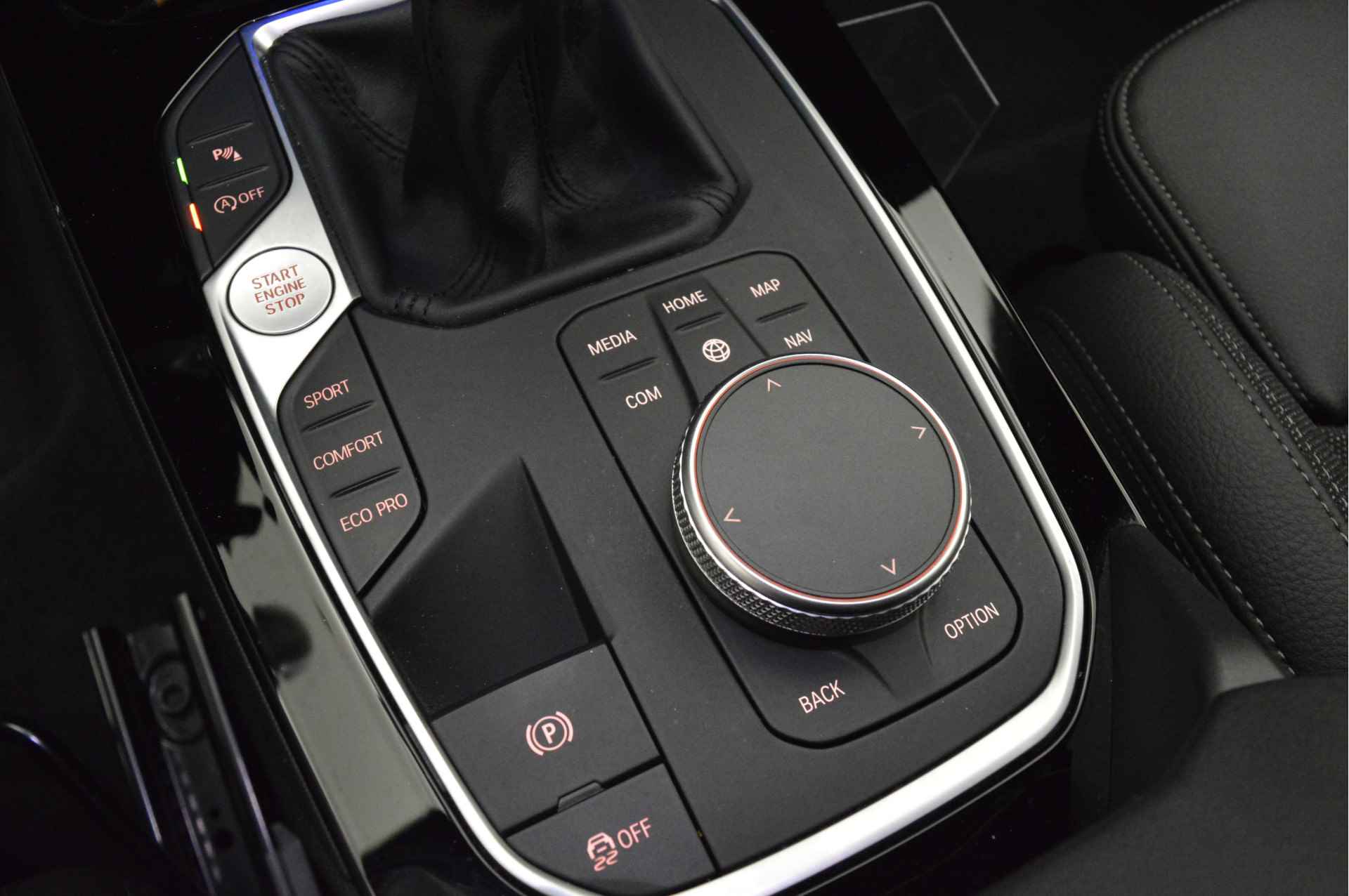 BMW 1-serie 118i Executive Sport Line Automaat / Sportstoelen / LED /  Live Cockpit Professional / Cruise Control / PDC voor + achter - 7/22