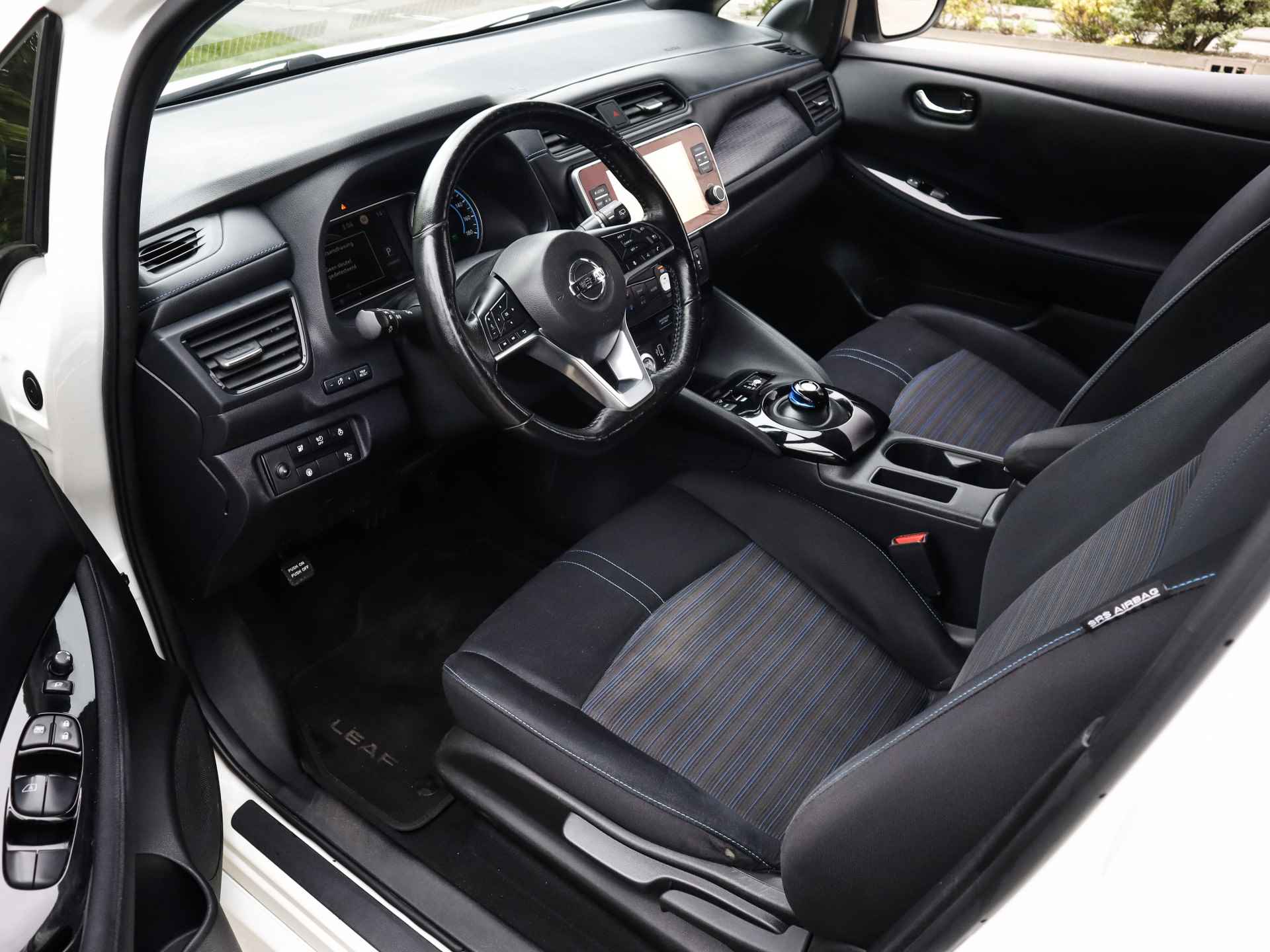 Nissan Leaf E+ N-Connecta 62 kWh (218PK) 1e-Eig, Keurig-Onderh, 12-Mnd-BOVAG, NL-Auto, Navigatie/Apple-Carplay/Android-Auto, Parkeersensoren-V+A, 360-Camera, Dodehoeksensor, Keyless-Entry/Start, Adaptive-Cruise-Control, Airco/Climat Stoelverwarming-V+A, Lane-Assist, Privacy-Glas - 8/42