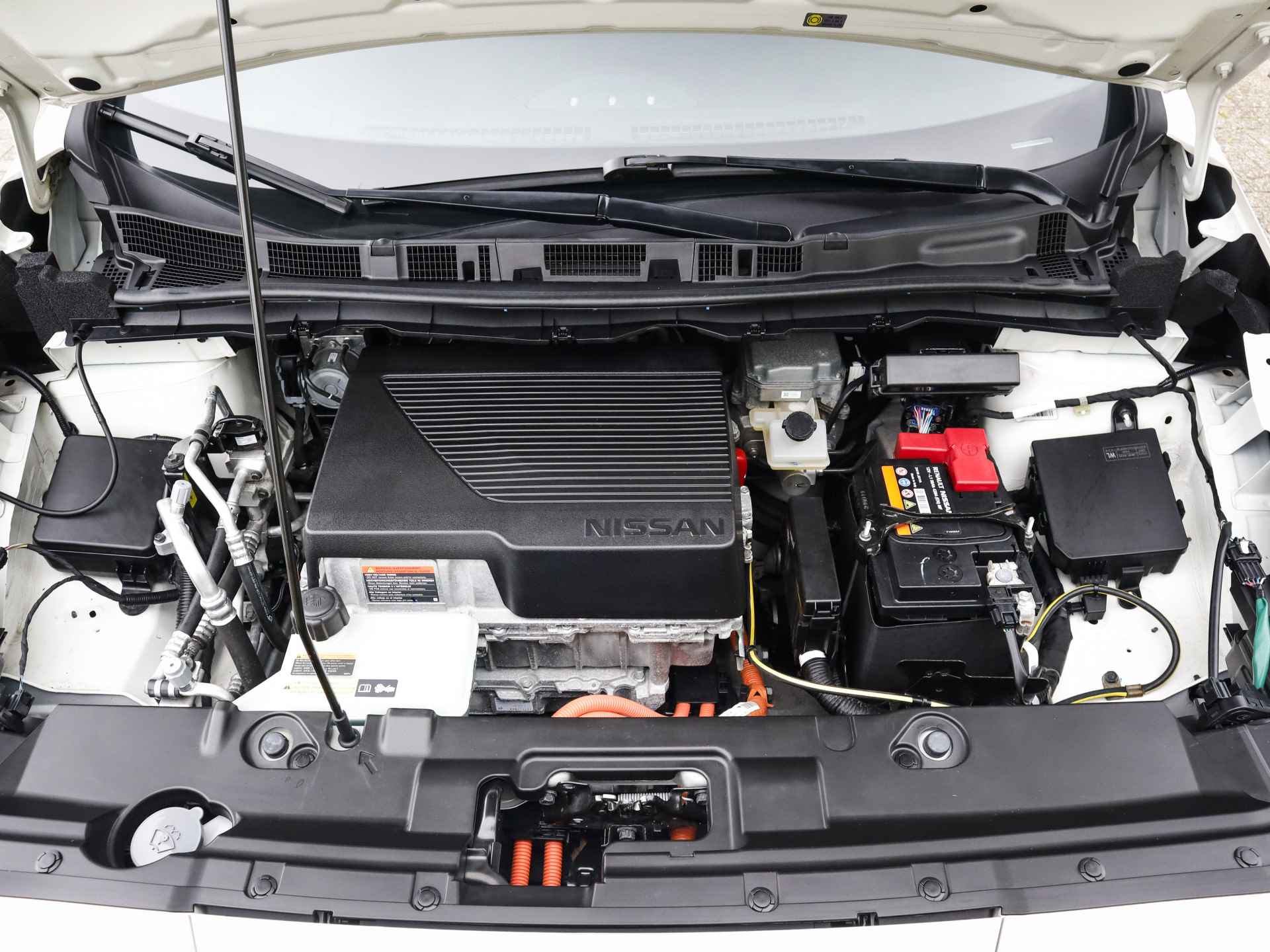 Nissan Leaf E+ N-Connecta 62 kWh (218PK) 1e-Eig, Keurig-Onderh, 12-Mnd-BOVAG, NL-Auto, Navigatie/Apple-Carplay/Android-Auto, Parkeersensoren-V+A, 360-Camera, Dodehoeksensor, Keyless-Entry/Start, Adaptive-Cruise-Control, Airco/Climat Stoelverwarming-V+A, Lane-Assist, Privacy-Glas - 26/42