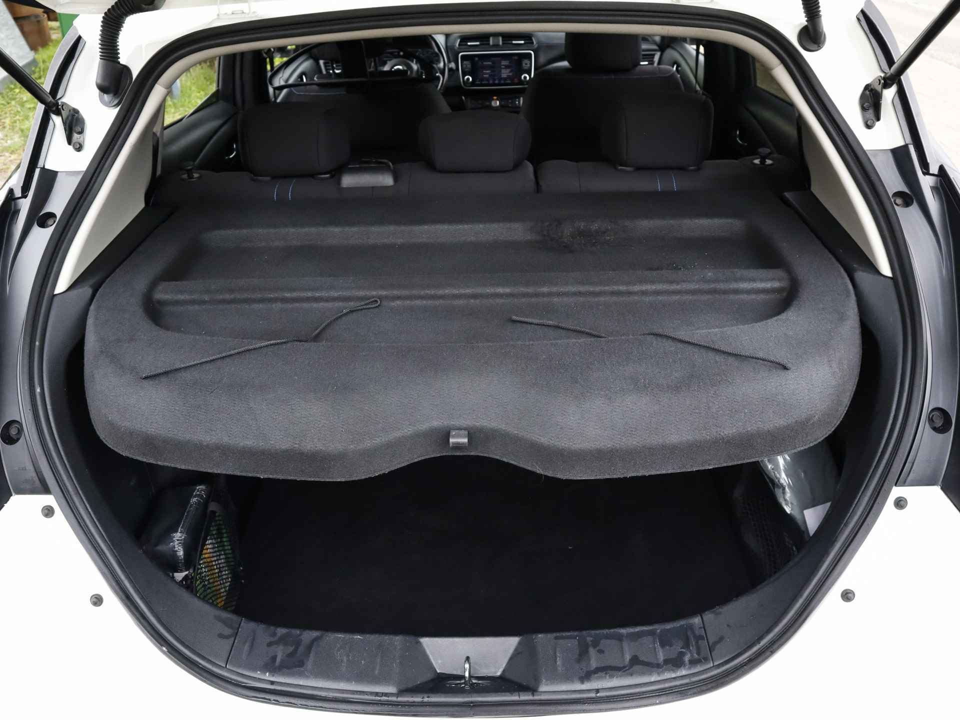 Nissan Leaf E+ N-Connecta 62 kWh (218PK) 1e-Eig, Keurig-Onderh, 12-Mnd-BOVAG, NL-Auto, Navigatie/Apple-Carplay/Android-Auto, Parkeersensoren-V+A, 360-Camera, Dodehoeksensor, Keyless-Entry/Start, Adaptive-Cruise-Control, Airco/Climat Stoelverwarming-V+A, Lane-Assist, Privacy-Glas - 29/42