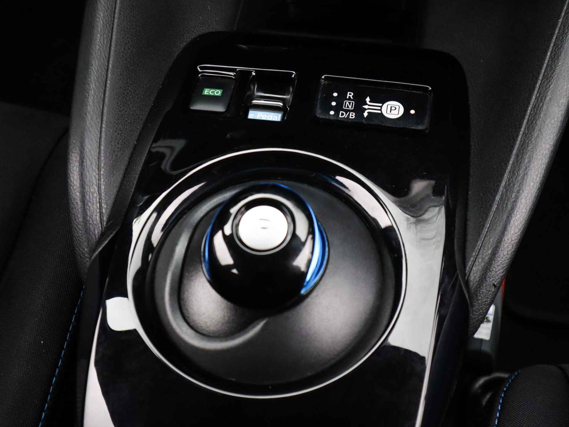 Nissan Leaf E+ N-Connecta 62 kWh (218PK) 1e-Eig, Keurig-Onderh, 12-Mnd-BOVAG, NL-Auto, Navigatie/Apple-Carplay/Android-Auto, Parkeersensoren-V+A, 360-Camera, Dodehoeksensor, Keyless-Entry/Start, Adaptive-Cruise-Control, Airco/Climat Stoelverwarming-V+A, Lane-Assist, Privacy-Glas - 35/42