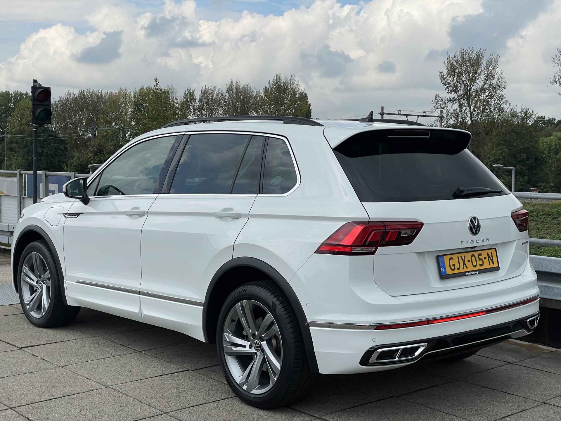 Volkswagen Tiguan 1.4 TSI eHybrid 245pk R-Line Business+ | Virtual Cockpit | Parkassist | Adaptive Cruise Control | - 8/42