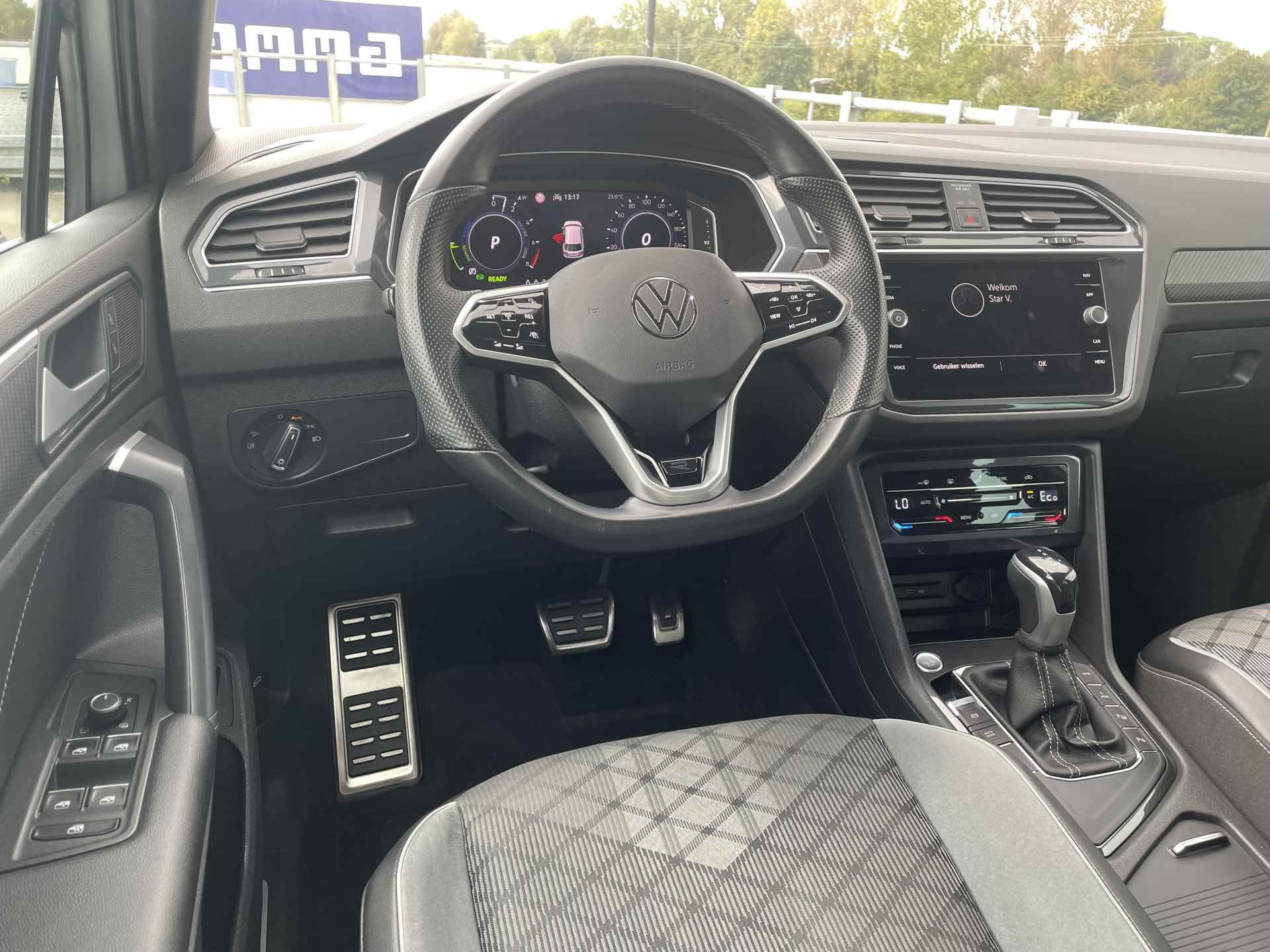 Volkswagen Tiguan 1.4 TSI eHybrid 245pk R-Line Business+ | Virtual Cockpit | Parkassist | Adaptive Cruise Control | - 17/42