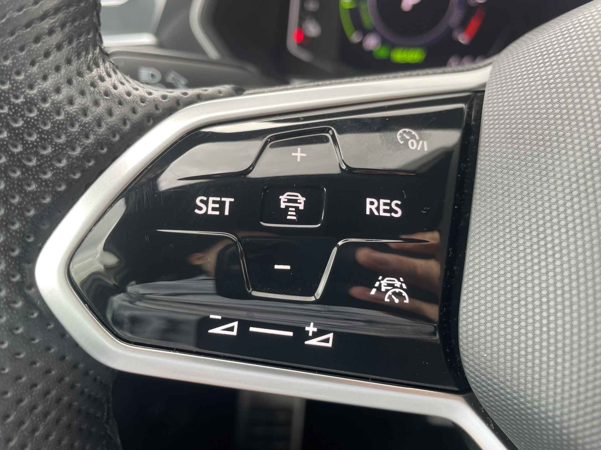 Volkswagen Tiguan 1.4 TSI eHybrid 245pk R-Line Business+ | Virtual Cockpit | Parkassist | Adaptive Cruise Control | - 21/42