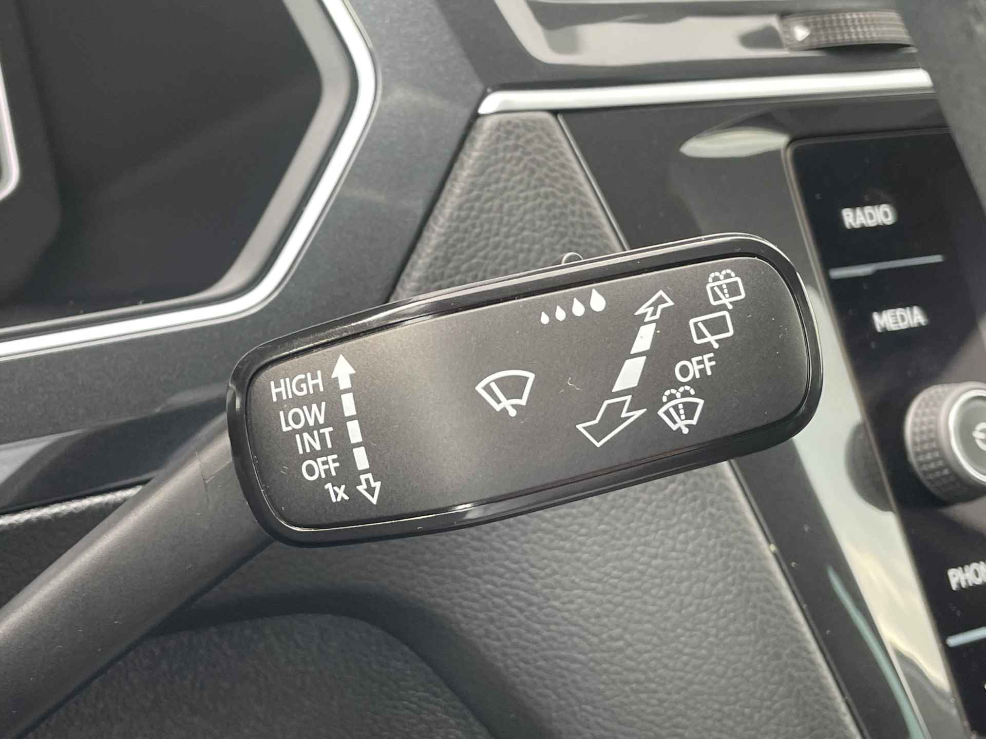 Volkswagen Tiguan 1.4 TSI eHybrid 245pk R-Line Business+ | Virtual Cockpit | Parkassist | Adaptive Cruise Control | - 24/42