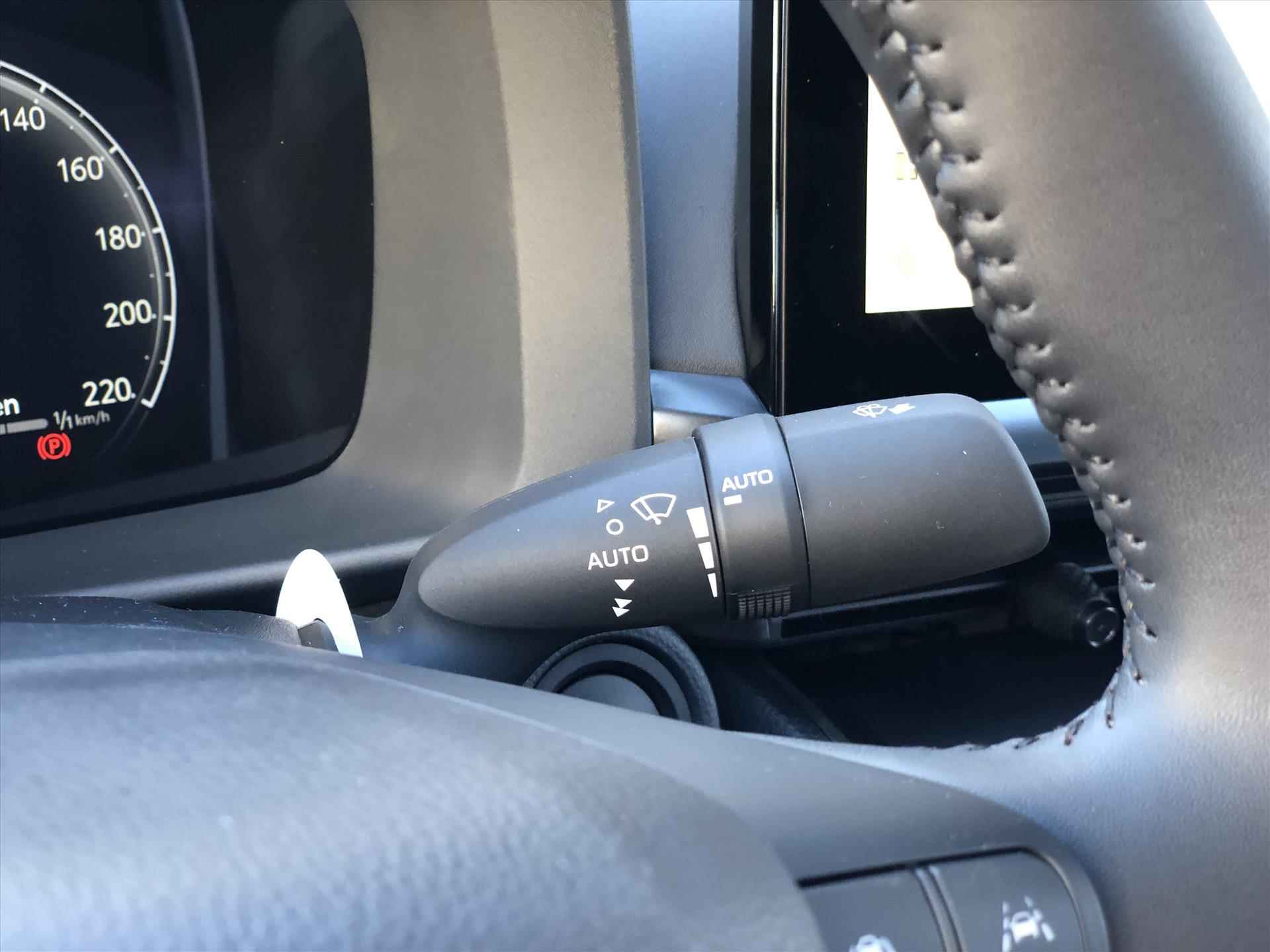 Toyota C-Hr 1.8 Hybrid 140pk First Edition | Nieuw model, Smart connect, Dodehoekherkenning, 360 camera, 18 inch, Elektrische achterklep - 23/33
