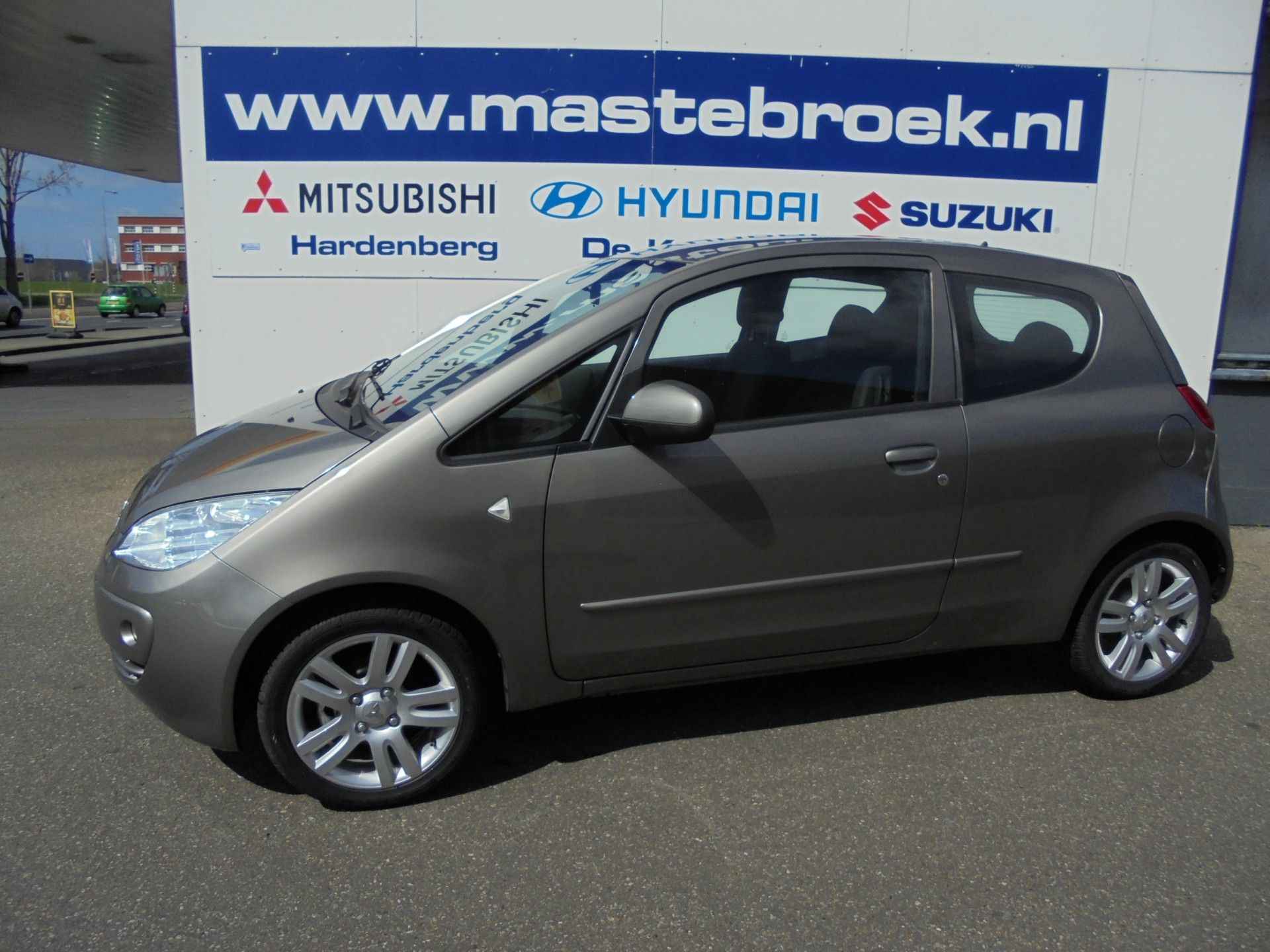 Mitsubishi Colt 1.3 INCHARGE+ 15KM! Airco/LM velgen/Elektrische ramen Staat in Hardenberg - 2/10