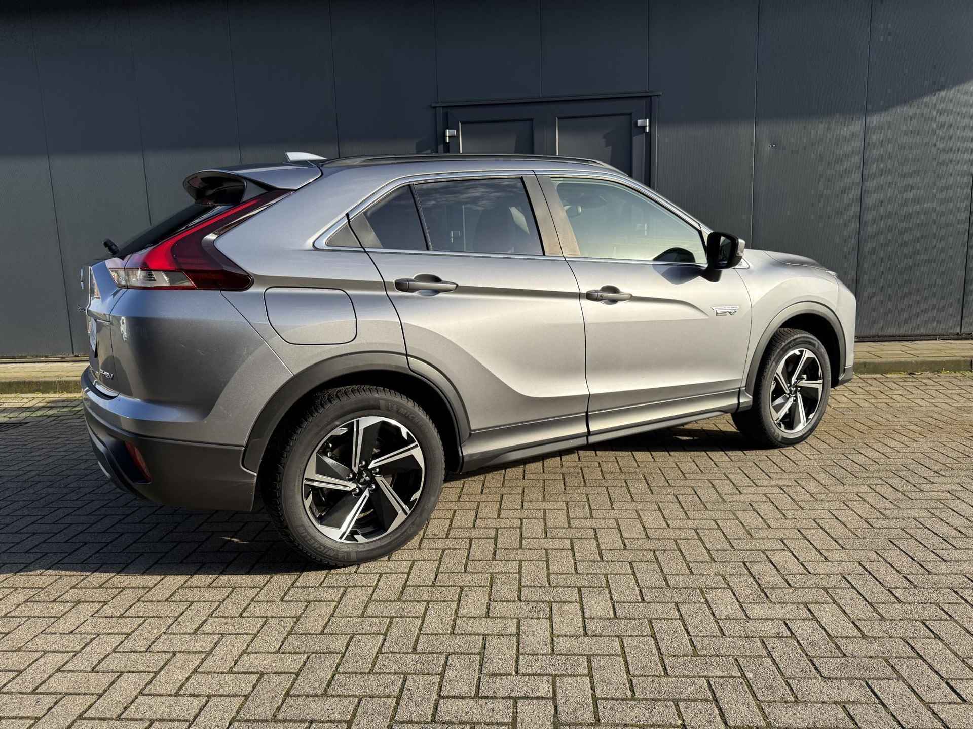 Mitsubishi Eclipse Cross 2.4 PHEV Intense S-AWC 4WD Automaat / Camera / Climate Control / Cruise Control / Keyless Entry&Go / Android & Apple Carplay / Stoelverwarming / DAB / All-Season banden - 3/35