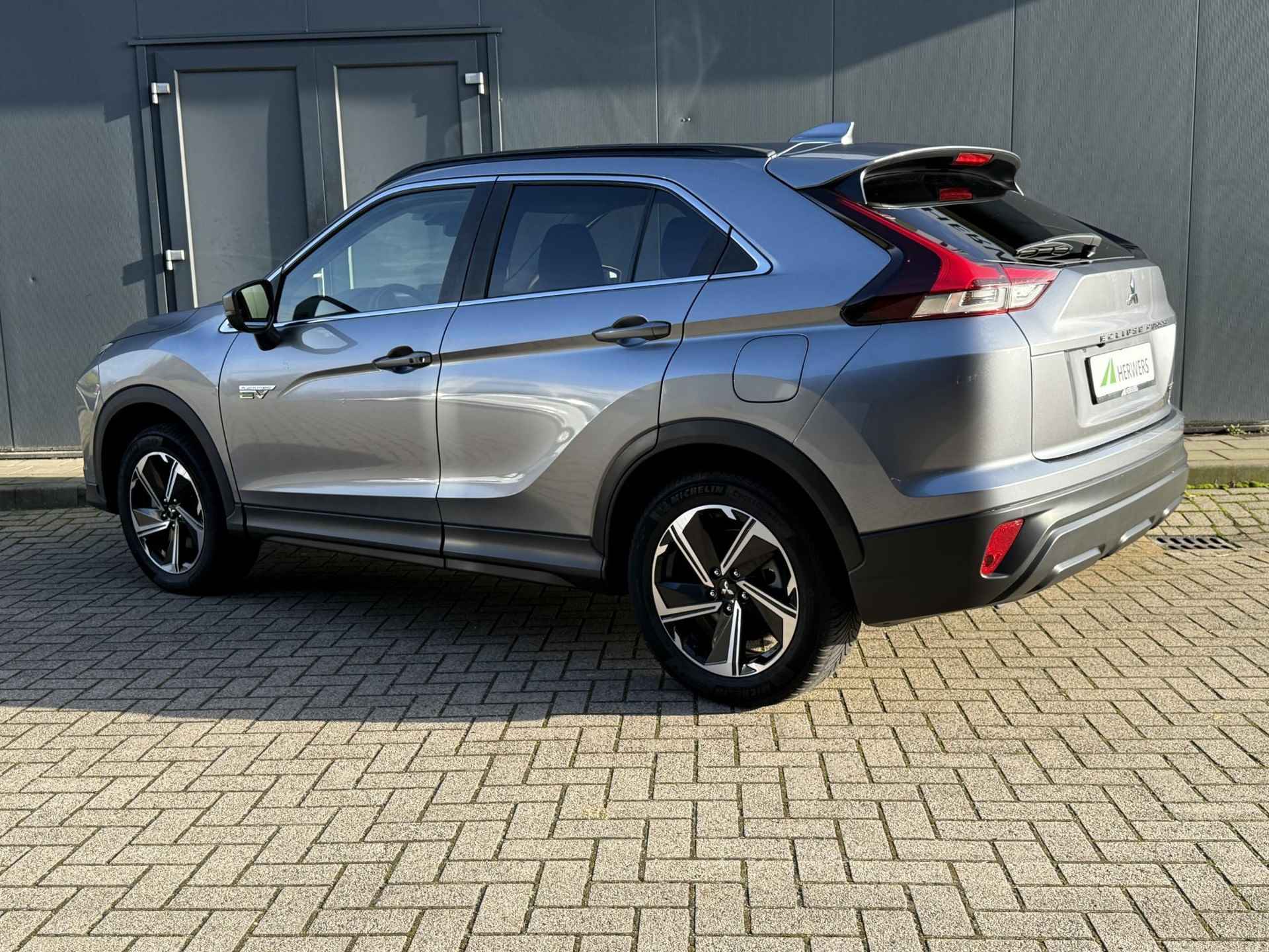 Mitsubishi Eclipse Cross 2.4 PHEV Intense S-AWC 4WD Automaat / Camera / Climate Control / Cruise Control / Keyless Entry&Go / Android & Apple Carplay / Stoelverwarming / DAB / All-Season banden - 16/35