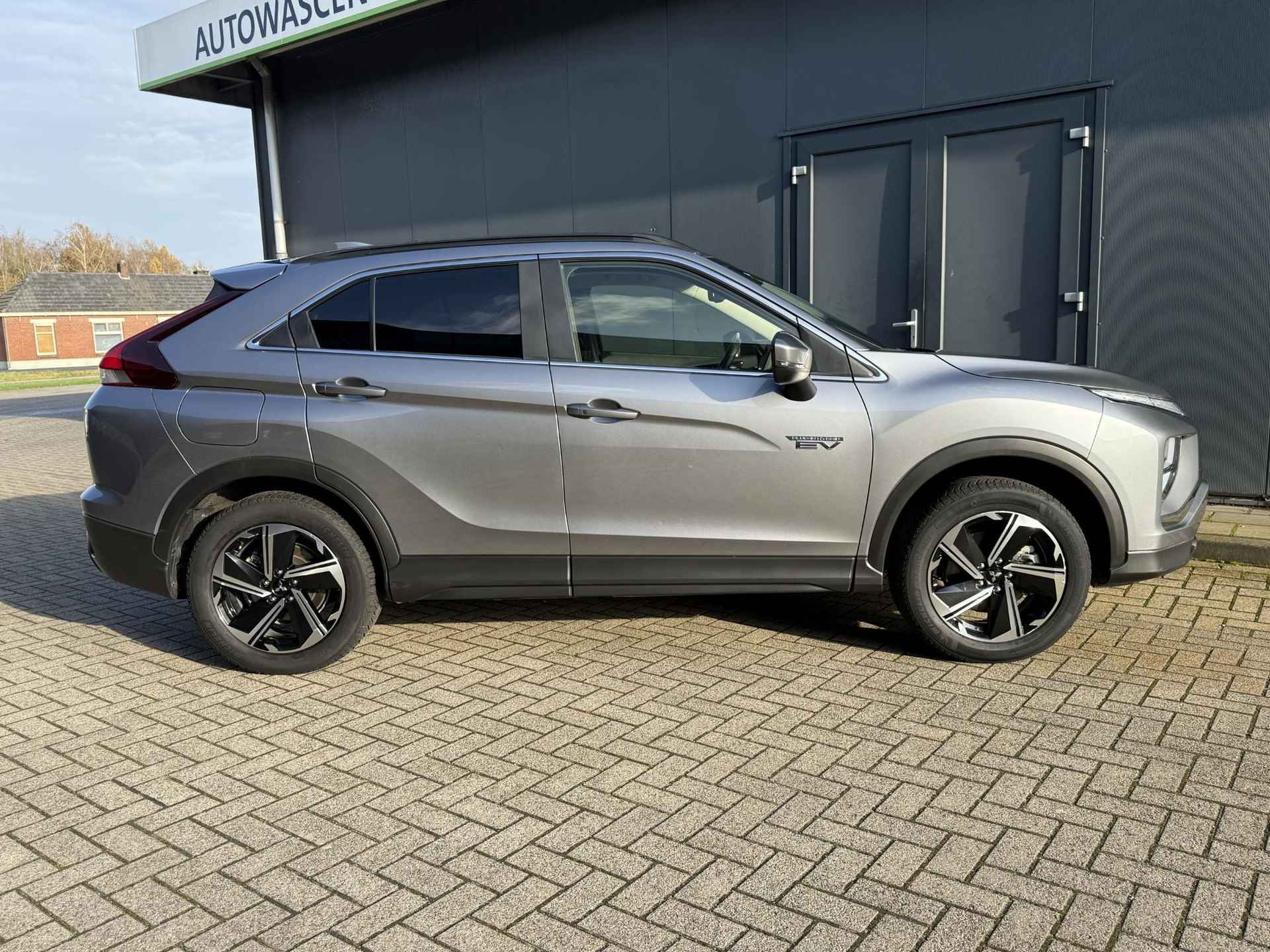 Mitsubishi Eclipse Cross 2.4 PHEV Intense S-AWC 4WD Automaat / Camera / Climate Control / Cruise Control / Keyless Entry&Go / Android & Apple Carplay / Stoelverwarming / DAB / All-Season banden - 17/35