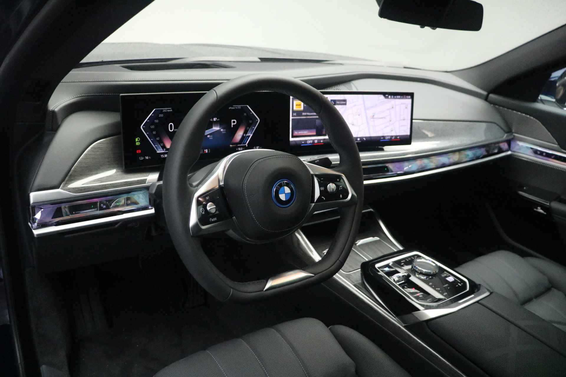 BMW i7 eDrive50 High Executive 106 kWh / Panoramadak Sky Lounge / Massagefunctie / Parking Assistant Professional / Multifunctionele Stoelen / Active Steering - 13/28