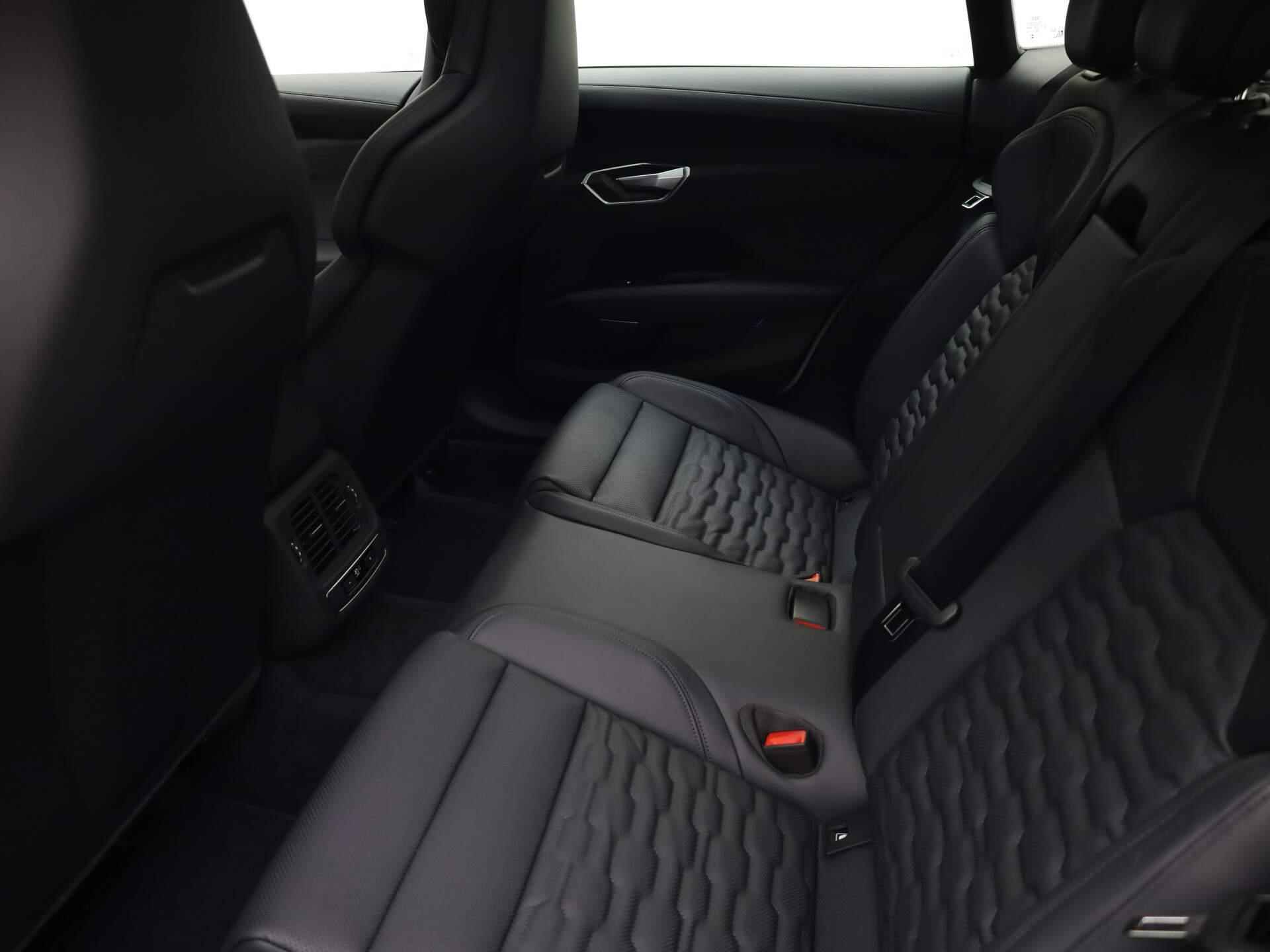 Audi e-tron GT 93 kWh/476PK · Elektrisch glazen panorama-dak · Lichtmetalen velgen 19" · Luchtvering · Voorraadkorting - 25/53