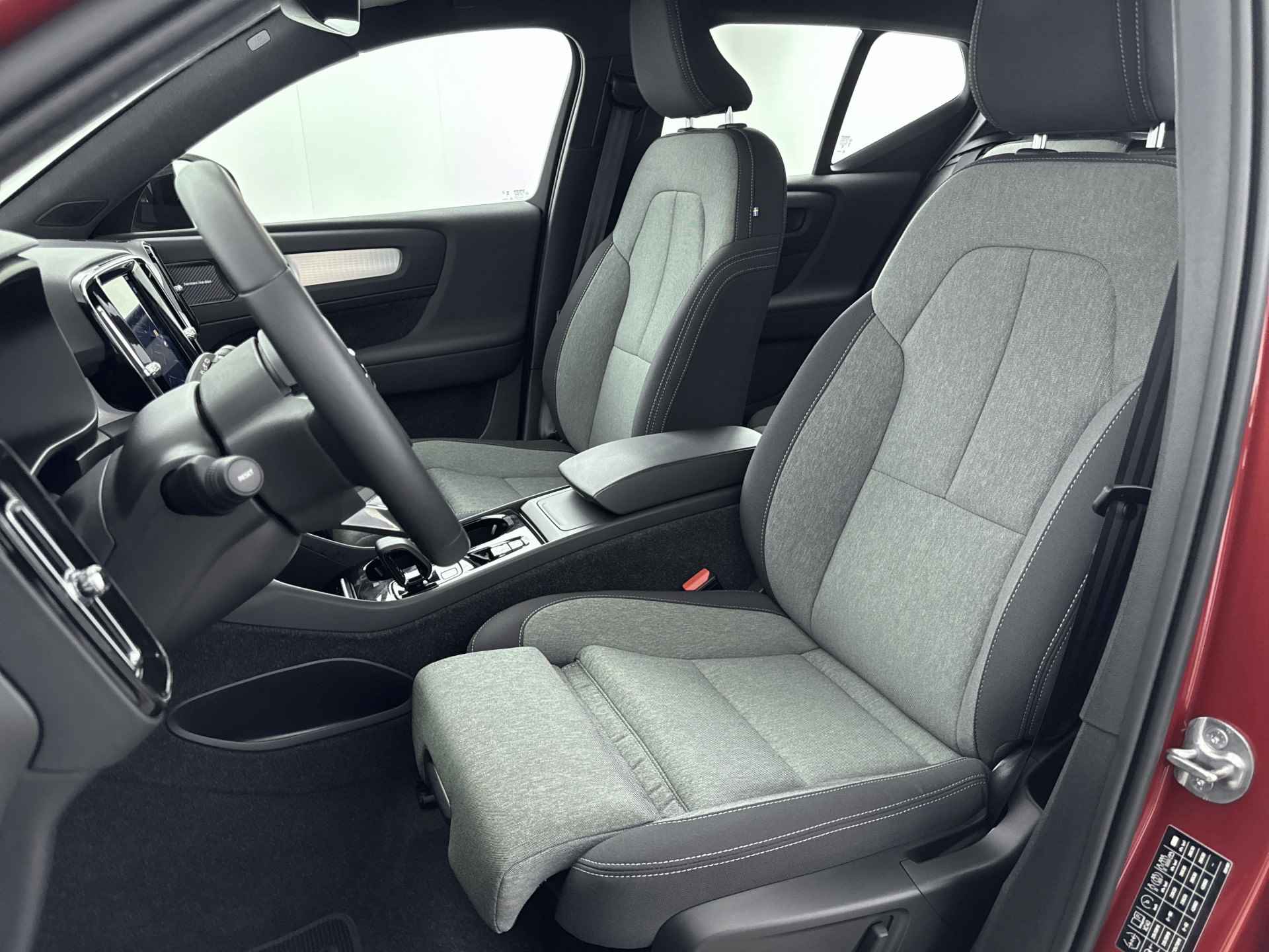 Volvo XC40 B4 Plus | Pilot Assist | BLIS | Harman Kardon | Elektr. stoelen | Keyless | Trekhaak | Stoel/stuurverwarming - 13/35