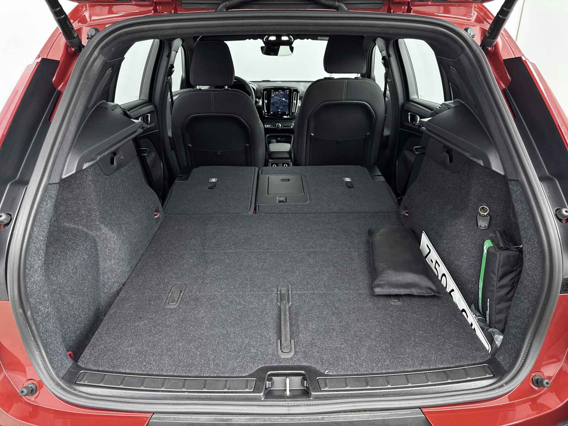 Volvo XC40 B4 Plus | Pilot Assist | BLIS | Harman Kardon | Elektr. stoelen | Keyless | Trekhaak | Stoel/stuurverwarming - 29/35