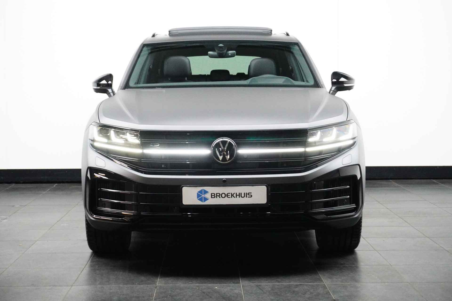 Volkswagen Touareg 3.0 TSI 462PK eHybrid 4MOTION R | LUCHTVERING | TREKHAAK | PANORAMADAK - 3/37