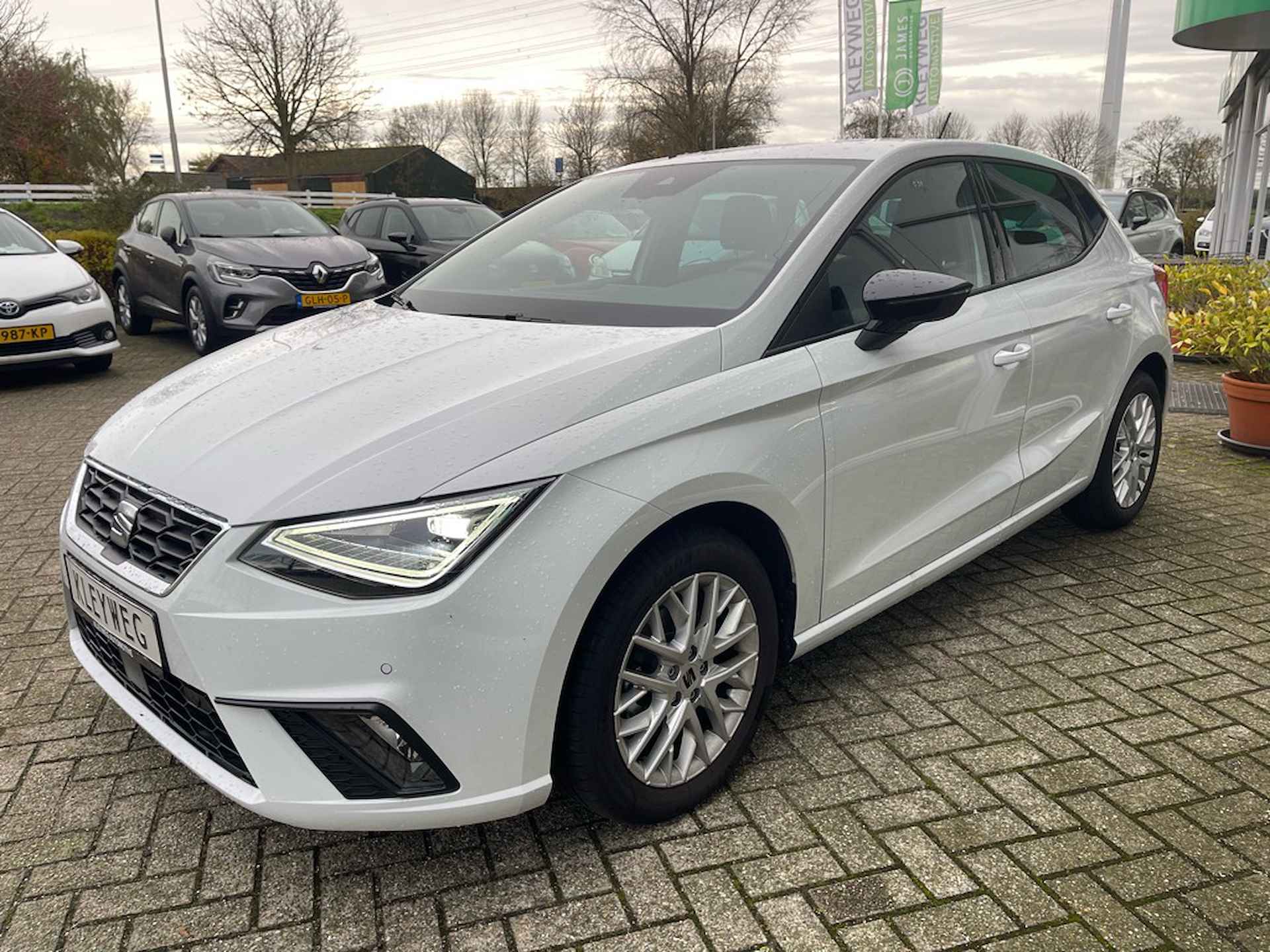 Seat Ibiza  Ibiza 1.0 TSI FR, Bus Connect, Nav, Digitale Cockpit Carplay, St - 2/28