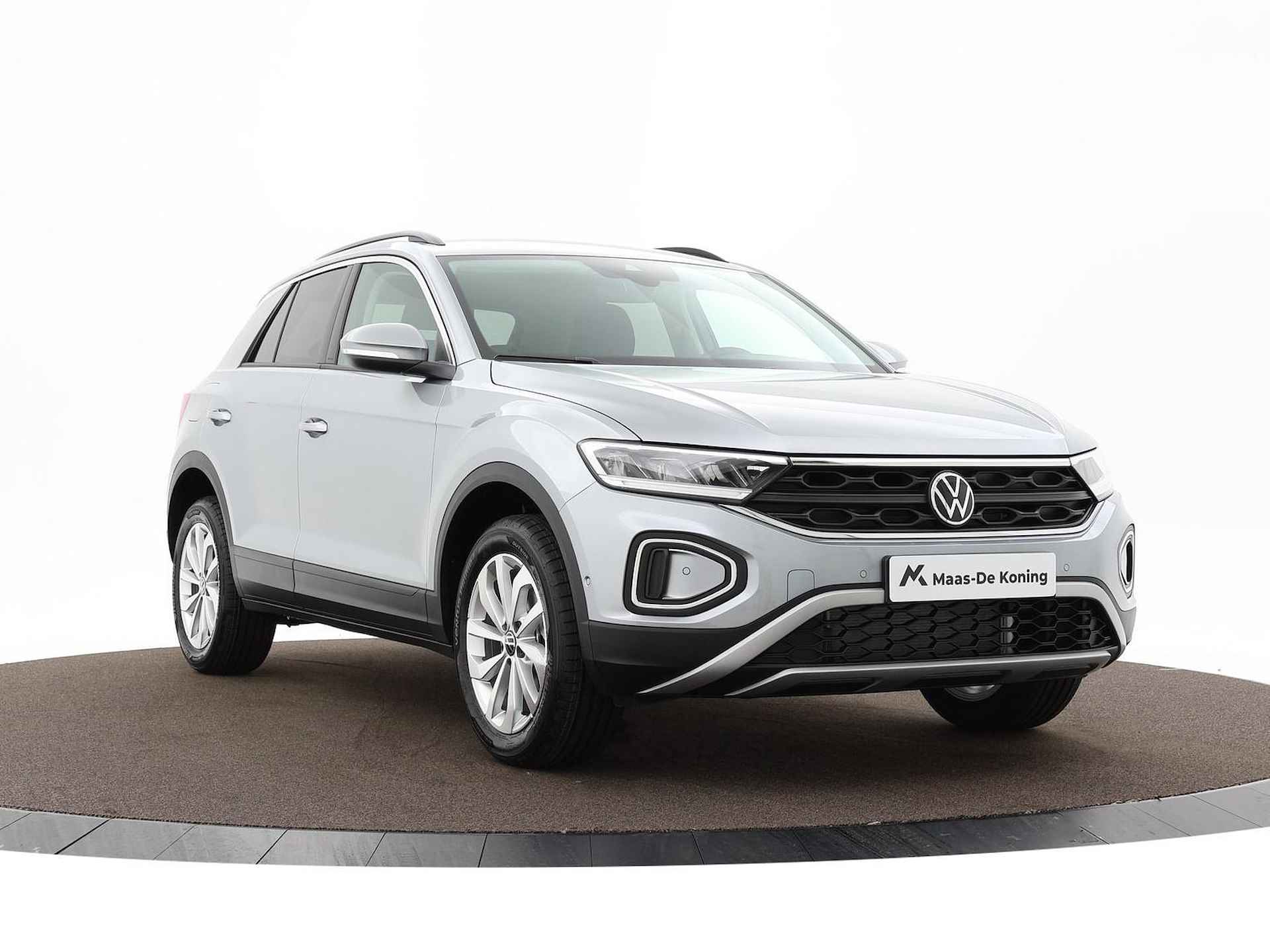 Volkswagen T-Roc Life Edition 1.0 TSI 116 pk 6 versn. Hand · Airconditioning automatisch, 2-zone (climatronic) · Privatelease vanaf €,-398 per maand · Incl. inruilvoordeel · - 31/41