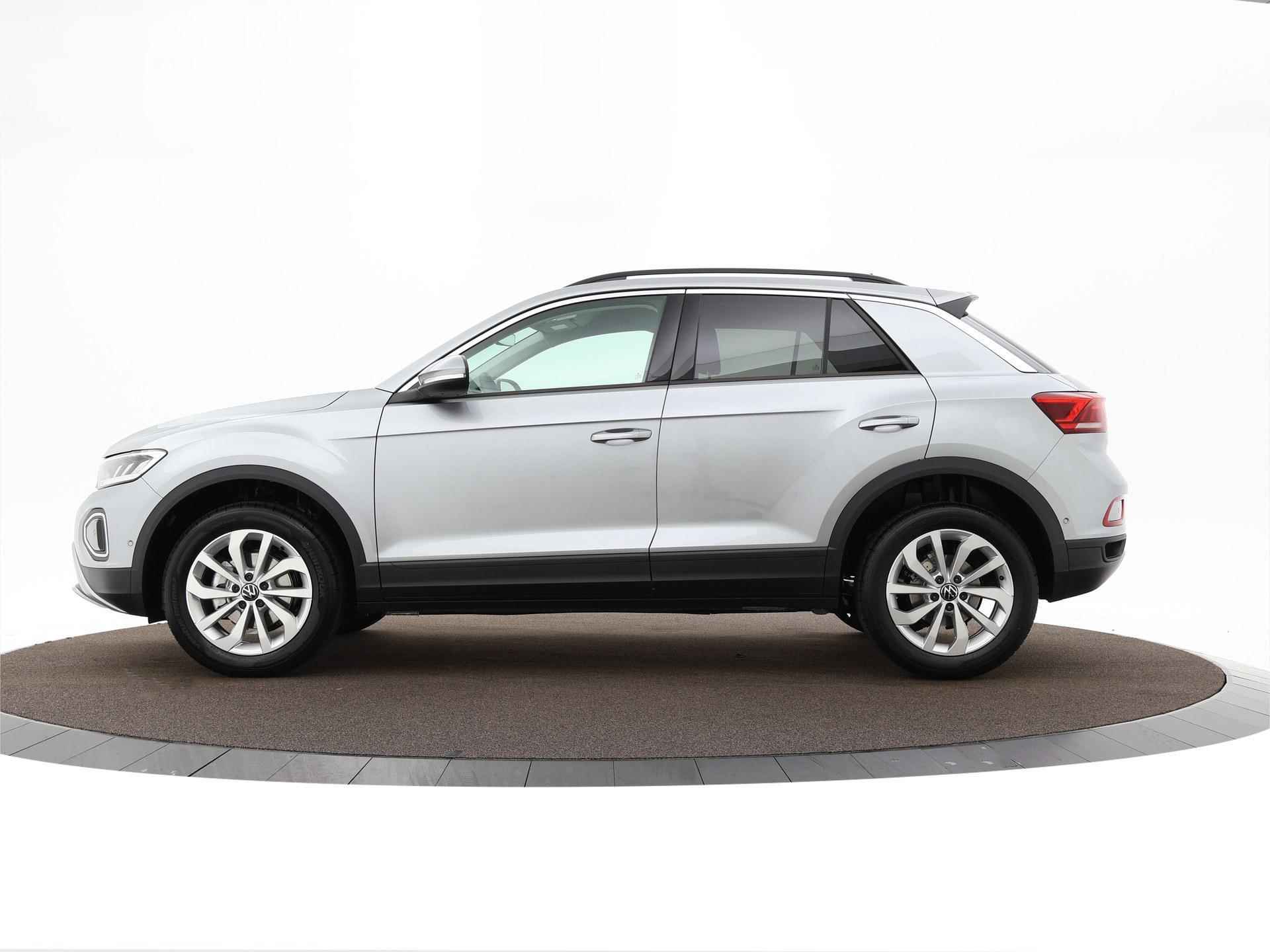 Volkswagen T-Roc Life Edition 1.0 TSI 116 pk 6 versn. Hand · Airconditioning automatisch, 2-zone (climatronic) · Privatelease vanaf €,-398 per maand · Incl. inruilvoordeel · - 35/41