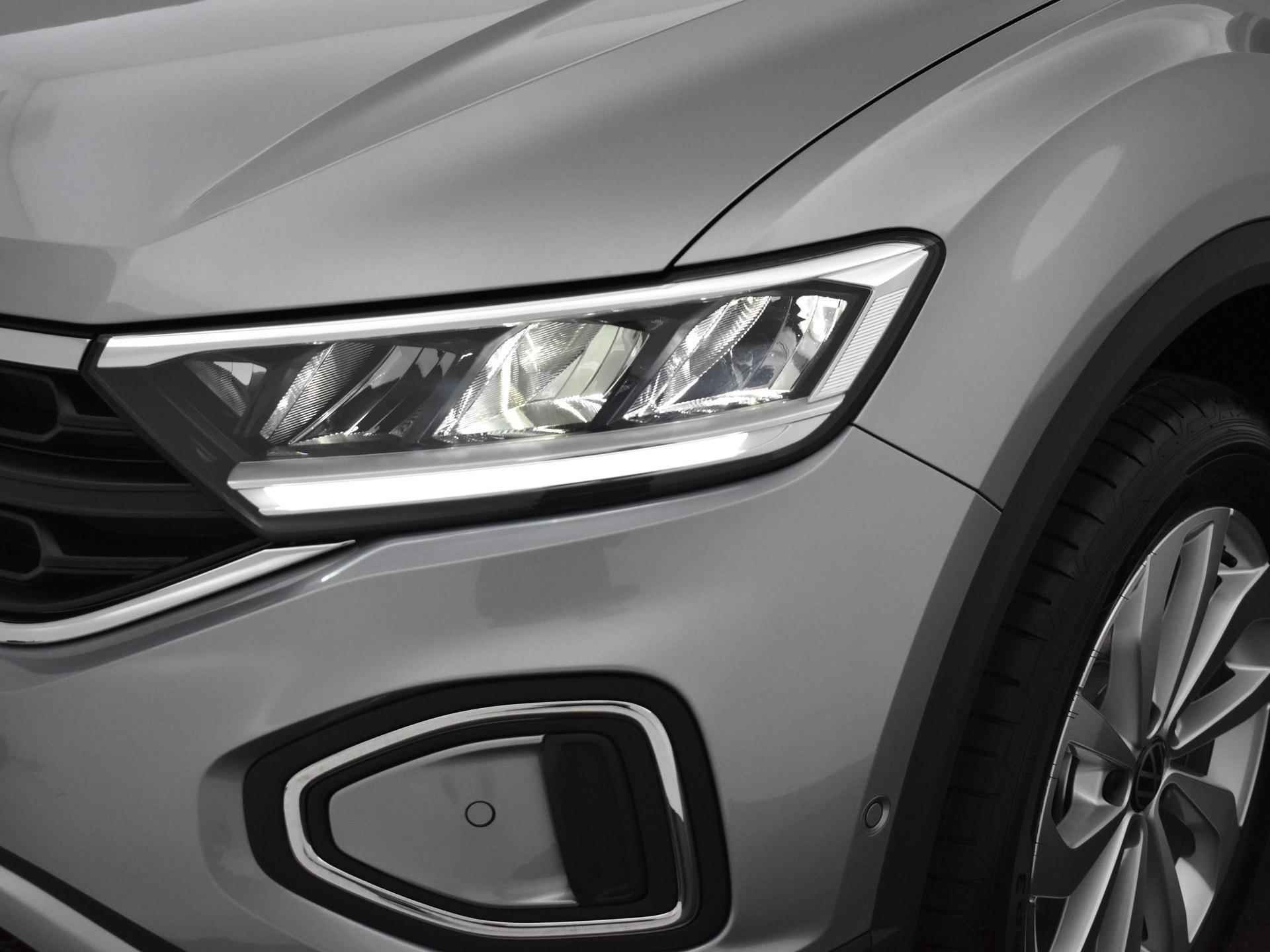 Volkswagen T-Roc Life Edition 1.0 TSI 116 pk 6 versn. Hand · Airconditioning automatisch, 2-zone (climatronic) · Privatelease vanaf €,-398 per maand · Incl. inruilvoordeel · - 37/41