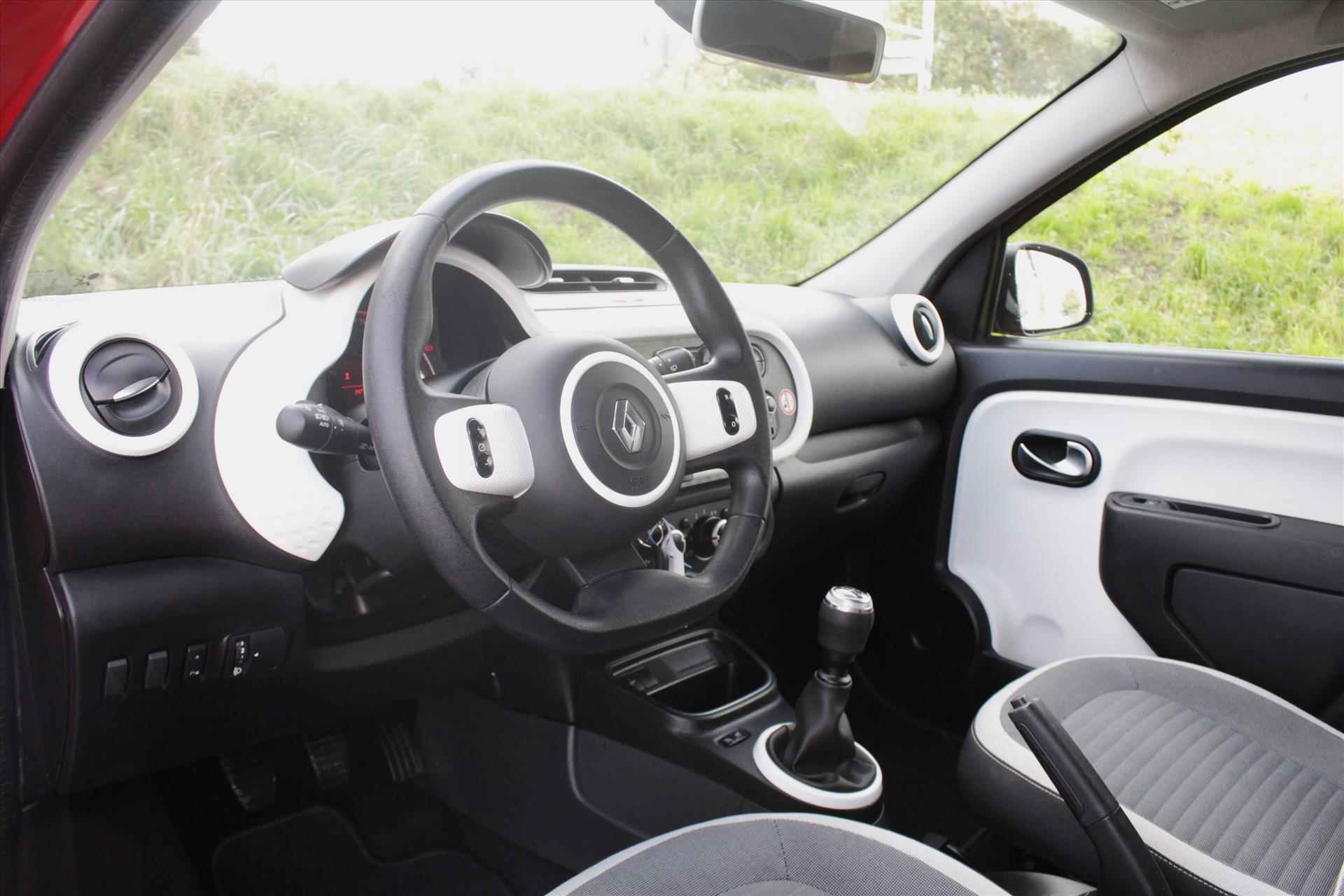 RENAULT Twingo 1.0 SCe 75pk Intens - 5/26