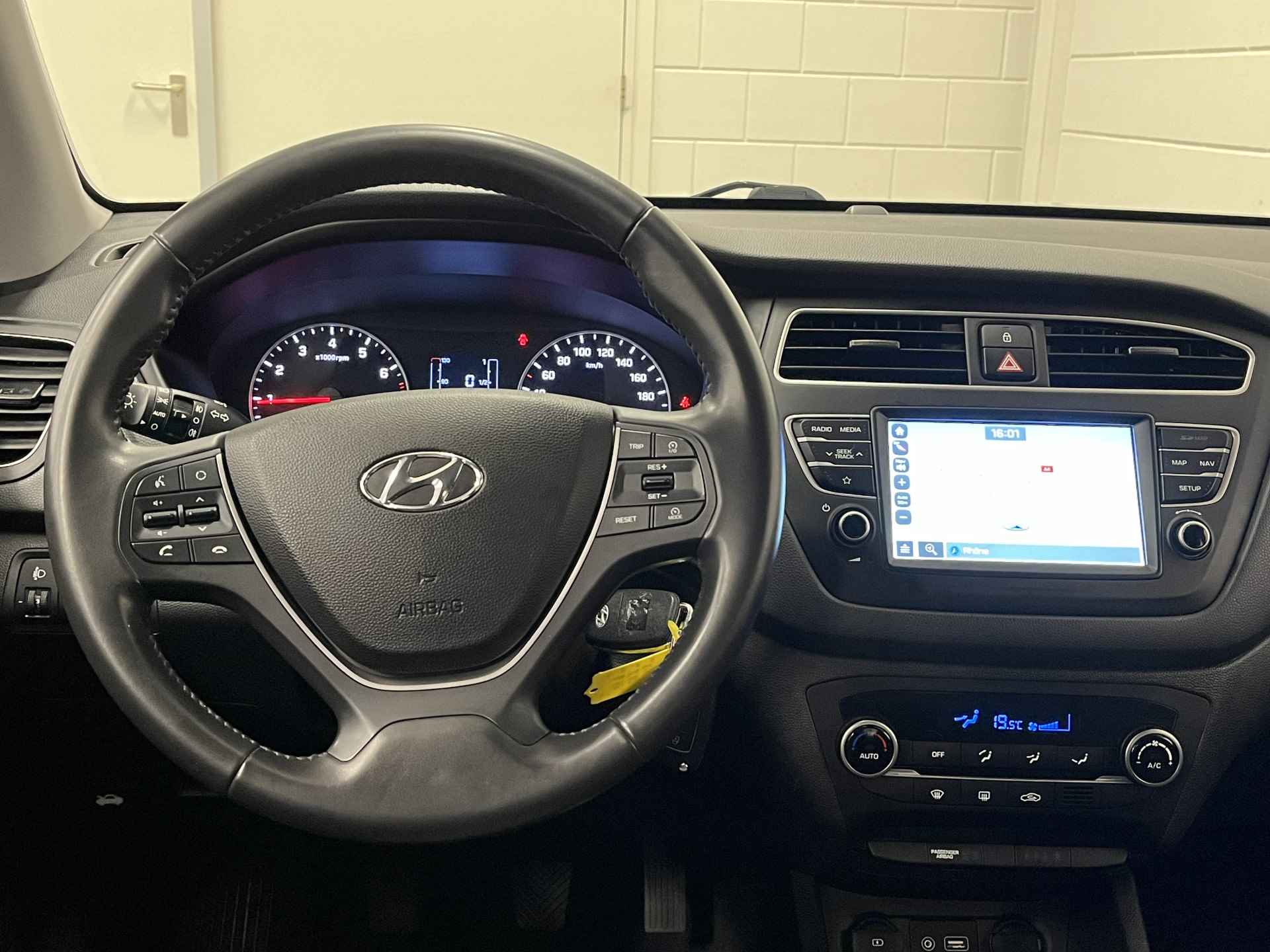 Hyundai i20 1.0 T-GDI Comfort NAVIGATIE | PARRKEERCAMERA | CLIMATE CONTROL | KEURIGE AUTO! - 6/42