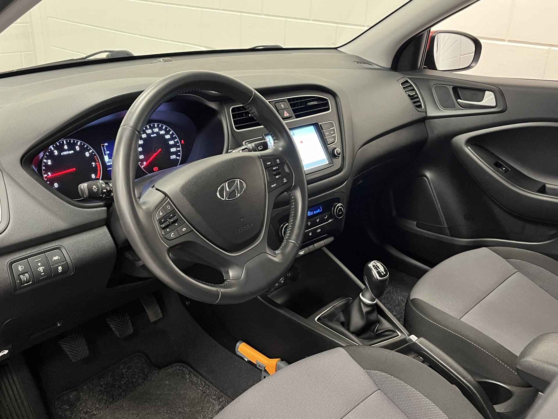 Hyundai i20 1.0 T-GDI Comfort NAVIGATIE | PARRKEERCAMERA | CLIMATE CONTROL | KEURIGE AUTO! - 16/42