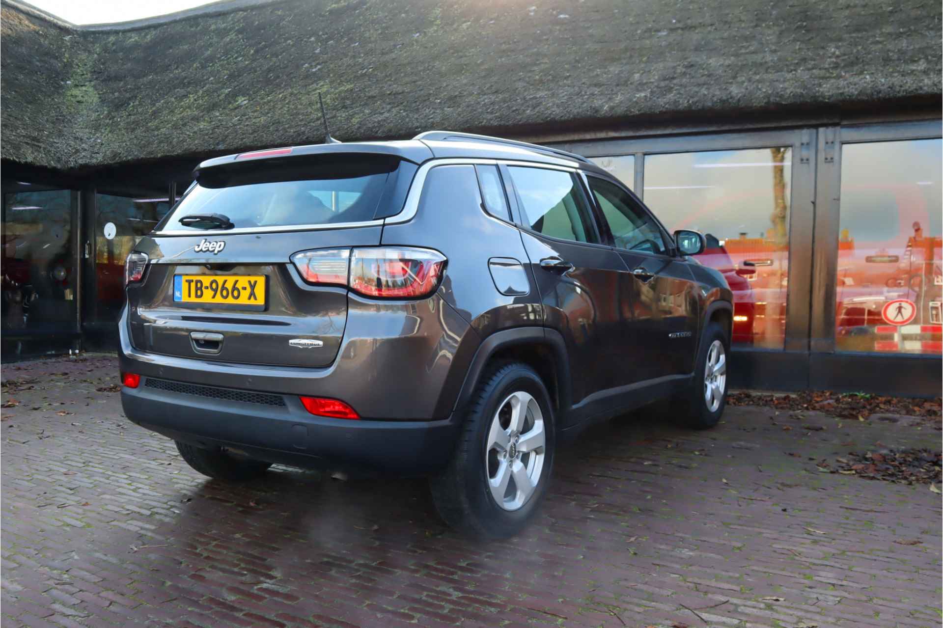 Jeep Compass 1.4 Longitude | Navigatie | Achteruitrijcamera | Carplay | Lichtmetalen Velgen | Half Lederen Bekleding - 31/32