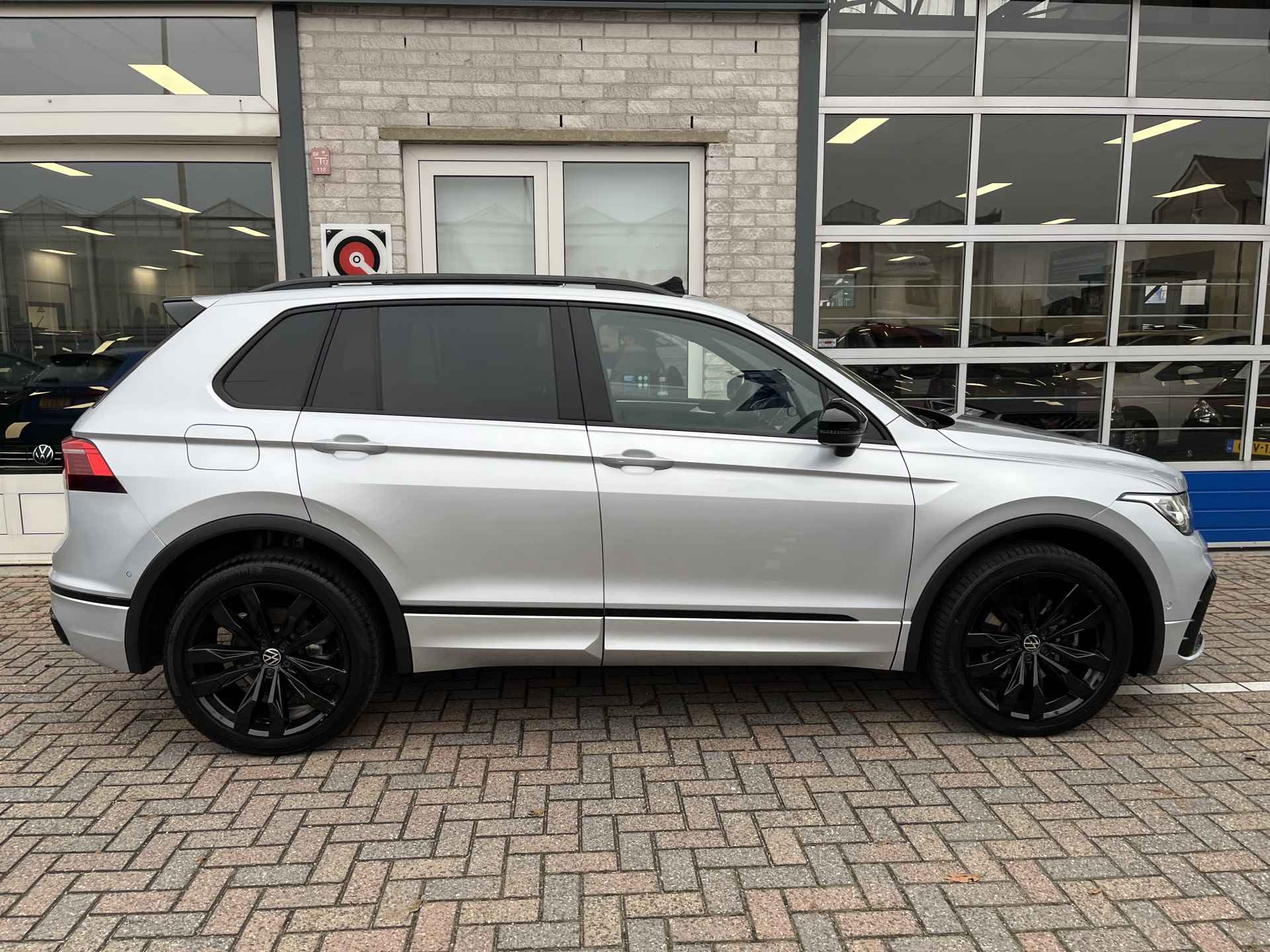 Volkswagen Tiguan 1.4 TSI eHybrid 2x R-Line / AUTOMAAT/ 245PK/ PANO/ ELEK-TREKHAAK/ CAMERA/ PARK. SENSOREN/ DCC/ MATRIX/ KEYLESS/ STOEL-STUUR VERWARM./ ADAPT. CRUISE/ APP CONNECT/ NAVI/ CLIMA/ DAB/ - 47/51