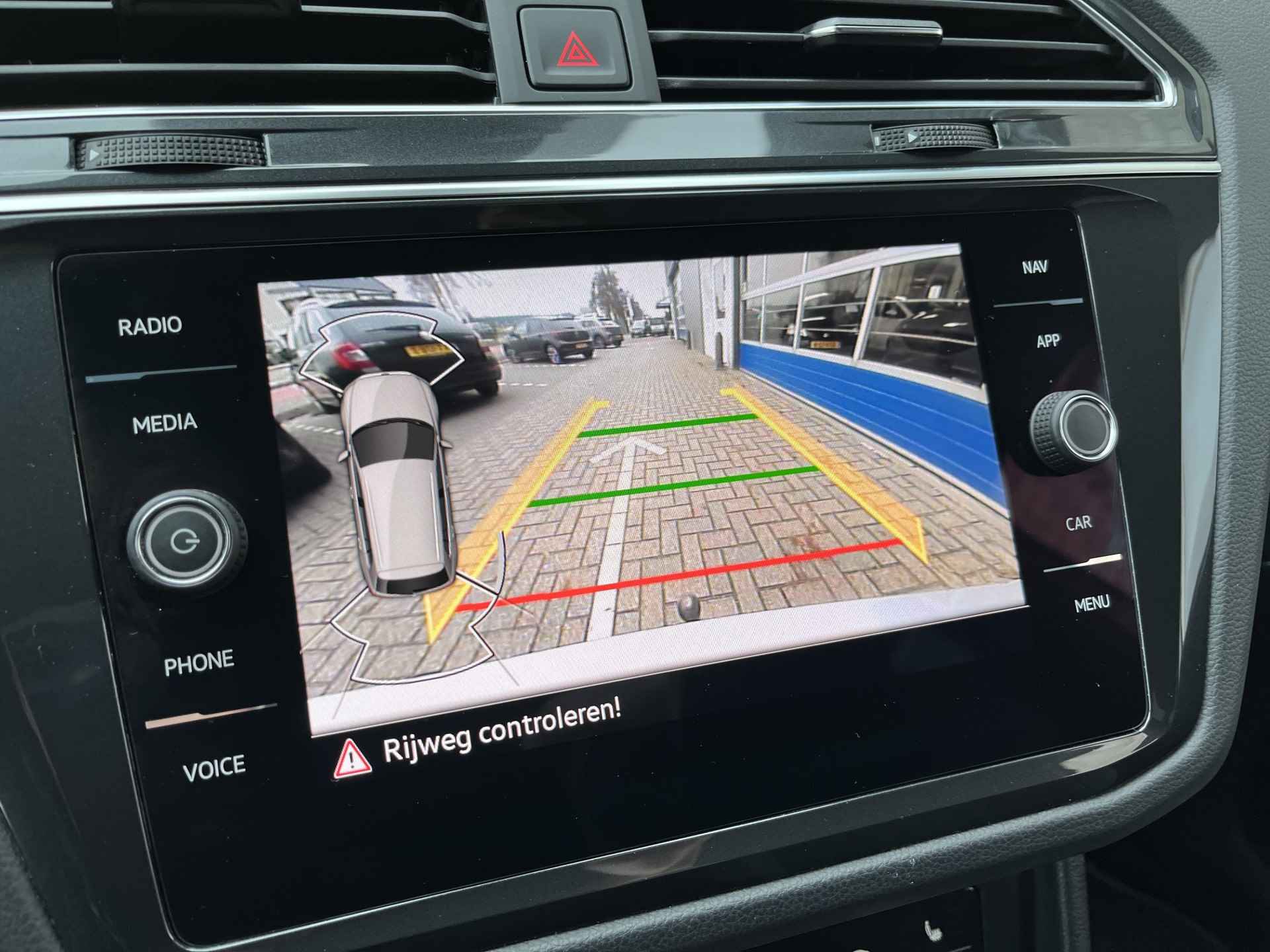 Volkswagen Tiguan 1.4 TSI eHybrid 2x R-Line / AUTOMAAT/ 245PK/ PANO/ ELEK-TREKHAAK/ CAMERA/ PARK. SENSOREN/ DCC/ MATRIX/ KEYLESS/ STOEL-STUUR VERWARM./ ADAPT. CRUISE/ APP CONNECT/ NAVI/ CLIMA/ DAB/ - 20/51