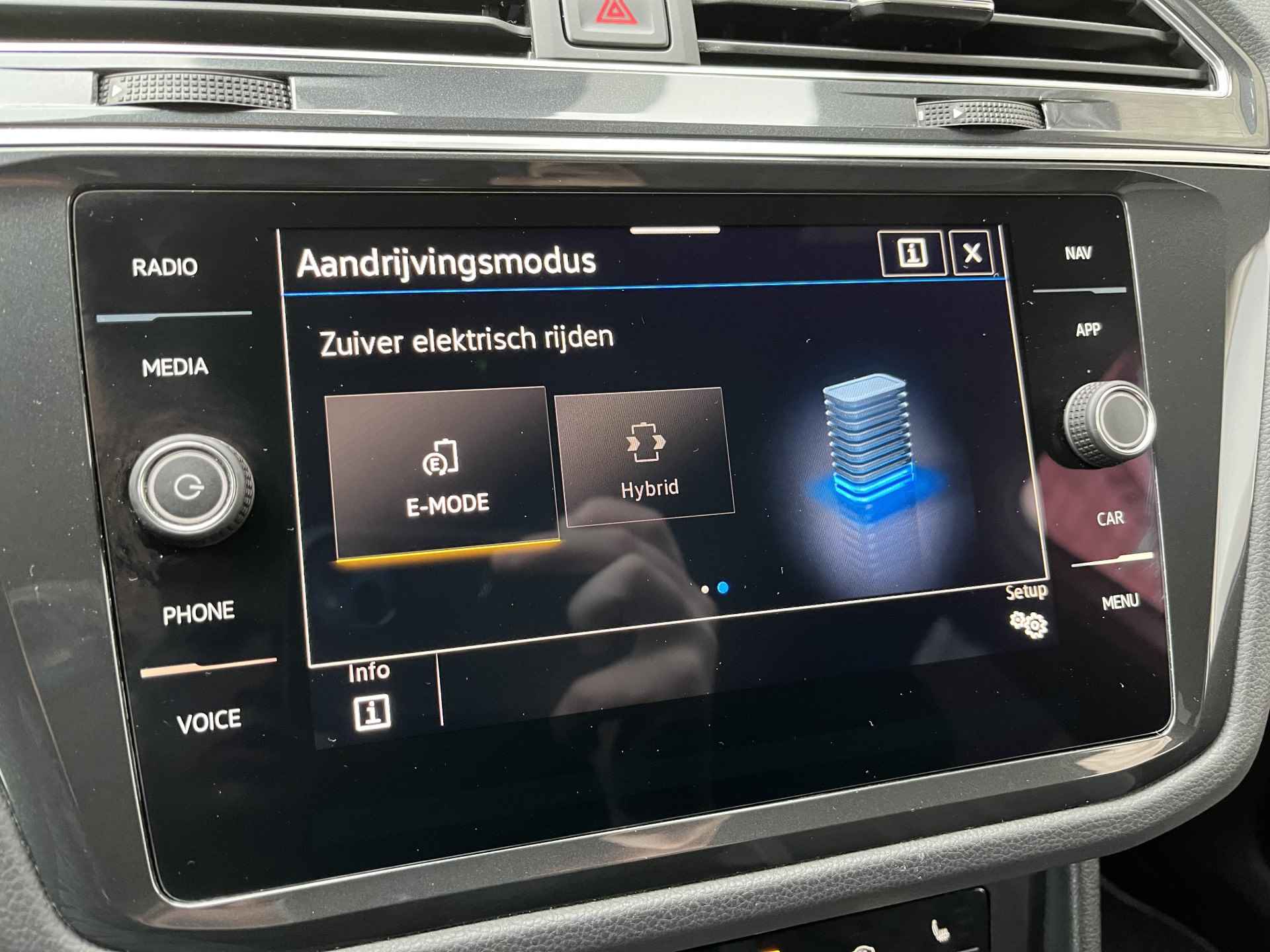 Volkswagen Tiguan 1.4 TSI eHybrid 2x R-Line / AUTOMAAT/ 245PK/ PANO/ ELEK-TREKHAAK/ CAMERA/ PARK. SENSOREN/ DCC/ MATRIX/ KEYLESS/ STOEL-STUUR VERWARM./ ADAPT. CRUISE/ APP CONNECT/ NAVI/ CLIMA/ DAB/ - 27/51