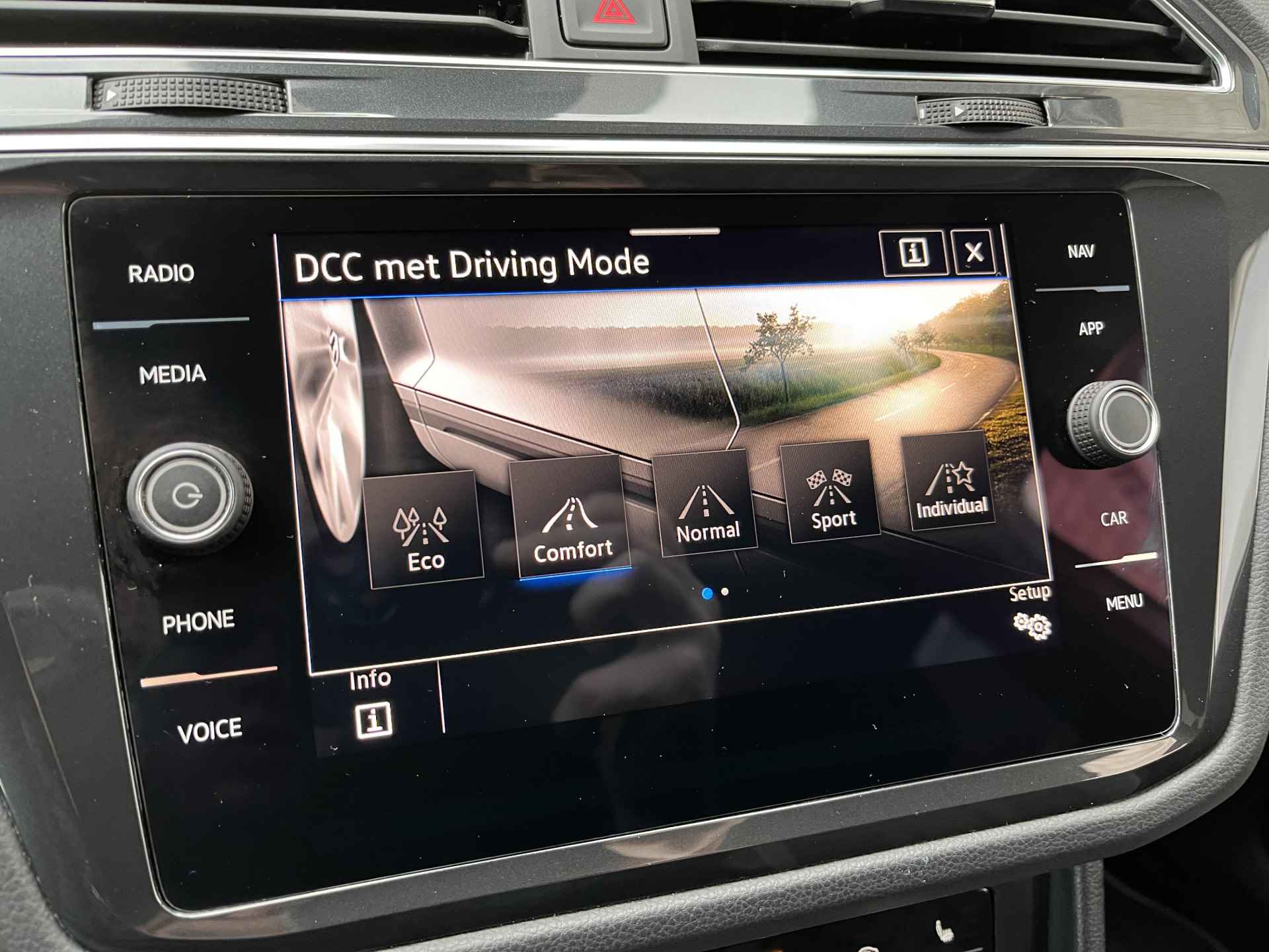 Volkswagen Tiguan 1.4 TSI eHybrid 2x R-Line / AUTOMAAT/ 245PK/ PANO/ ELEK-TREKHAAK/ CAMERA/ PARK. SENSOREN/ DCC/ MATRIX/ KEYLESS/ STOEL-STUUR VERWARM./ ADAPT. CRUISE/ APP CONNECT/ NAVI/ CLIMA/ DAB/ - 28/51