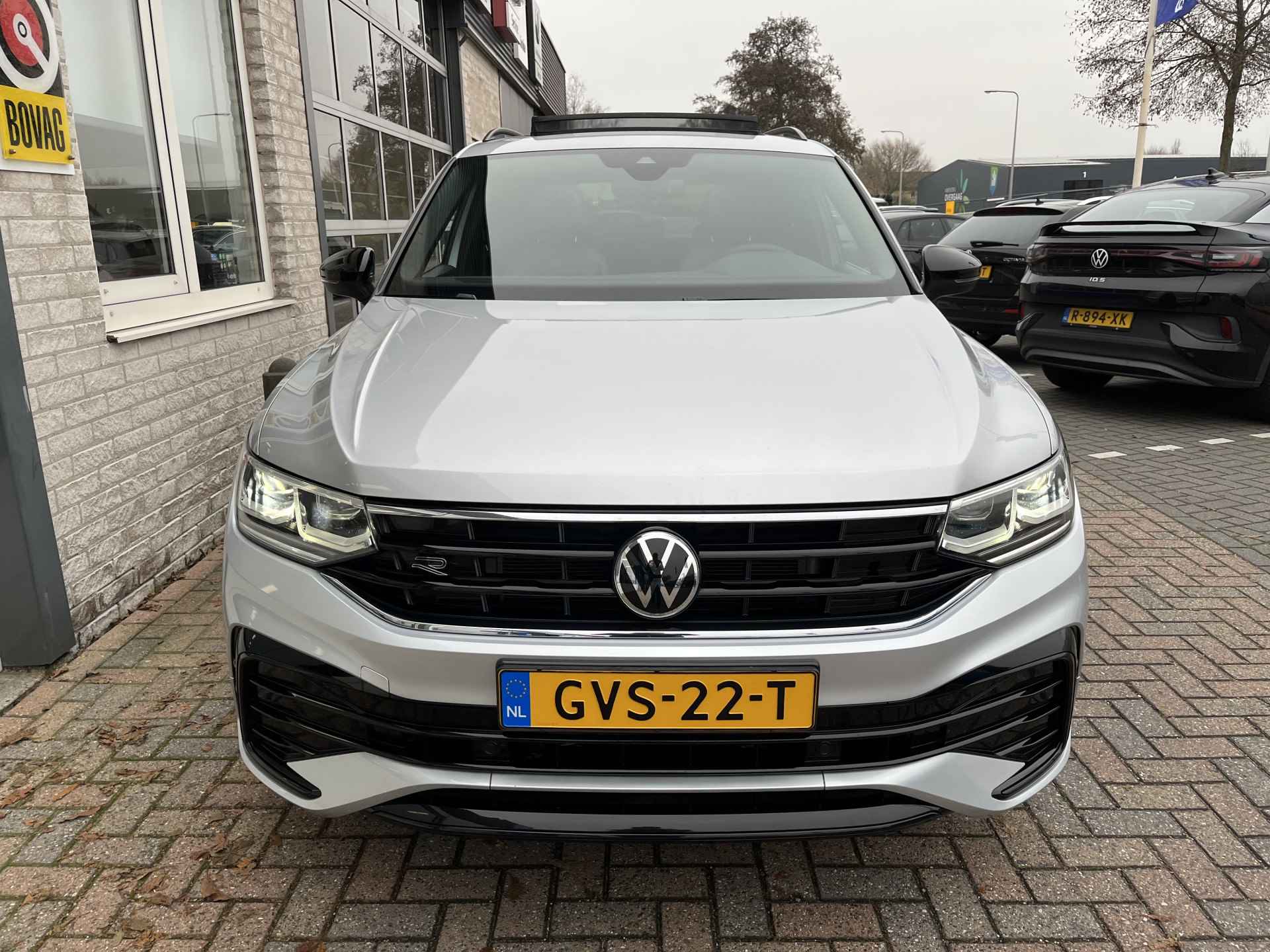 Volkswagen Tiguan 1.4 TSI eHybrid 2x R-Line / AUTOMAAT/ 245PK/ PANO/ ELEK-TREKHAAK/ CAMERA/ PARK. SENSOREN/ DCC/ MATRIX/ KEYLESS/ STOEL-STUUR VERWARM./ ADAPT. CRUISE/ APP CONNECT/ NAVI/ CLIMA/ DAB/ - 42/51