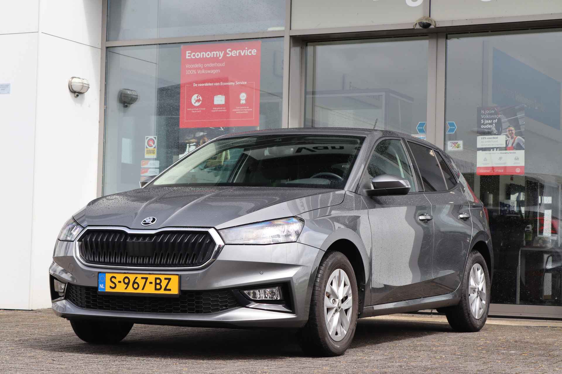 Škoda Fabia 1.0 TSI 95 pk Ambition | Airco | App Connect | Cruise control | PDC voor & achter |  Bluetooth | 15" LM Rotare | Licht & zicht pakket | | Nieuwprijs rijklaar € 24.970,- | 1e eigenaar | - 6/37