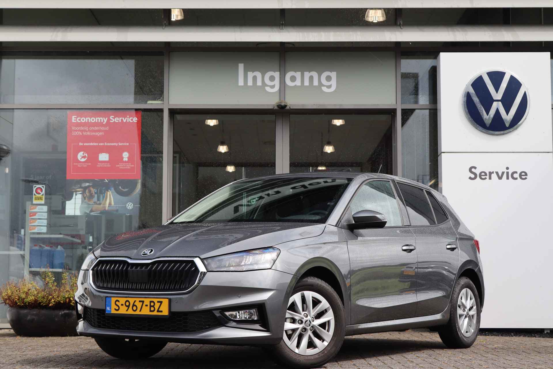 Škoda Fabia 1.0 TSI 95 pk Ambition | Airco | App Connect | Cruise control | PDC voor & achter |  Bluetooth | 15" LM Rotare | Licht & zicht pakket | | Nieuwprijs rijklaar € 24.970,- | 1e eigenaar | - 35/37