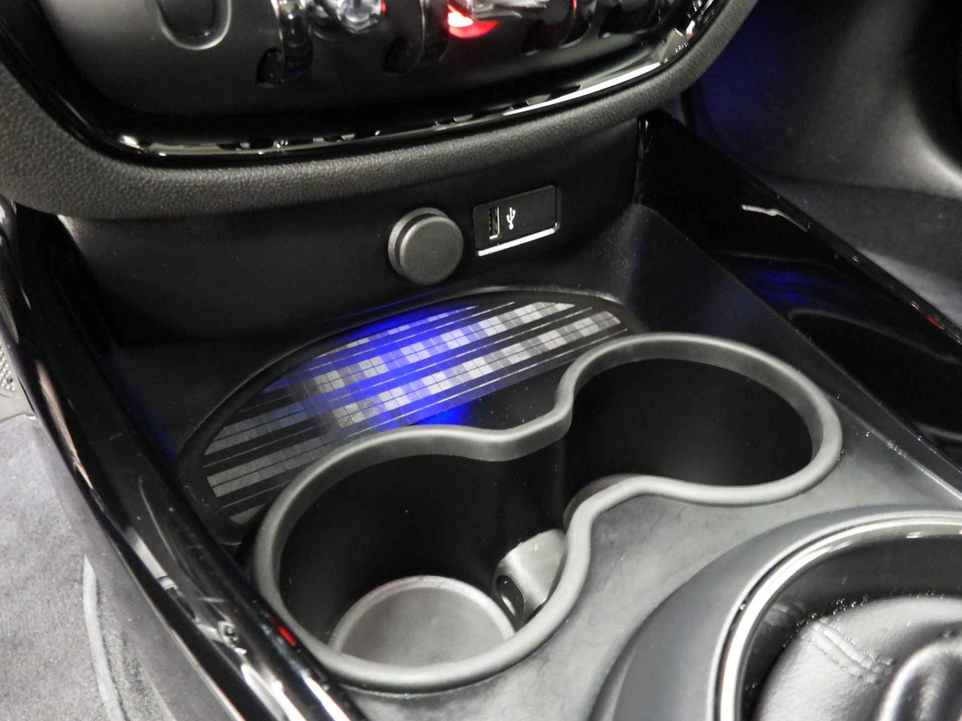 Mini Clubman One Business Edition Sportstoelen / PDC / Cruise / Navigatie / LED / DAB / Alu wielen 17 inch - 25/36