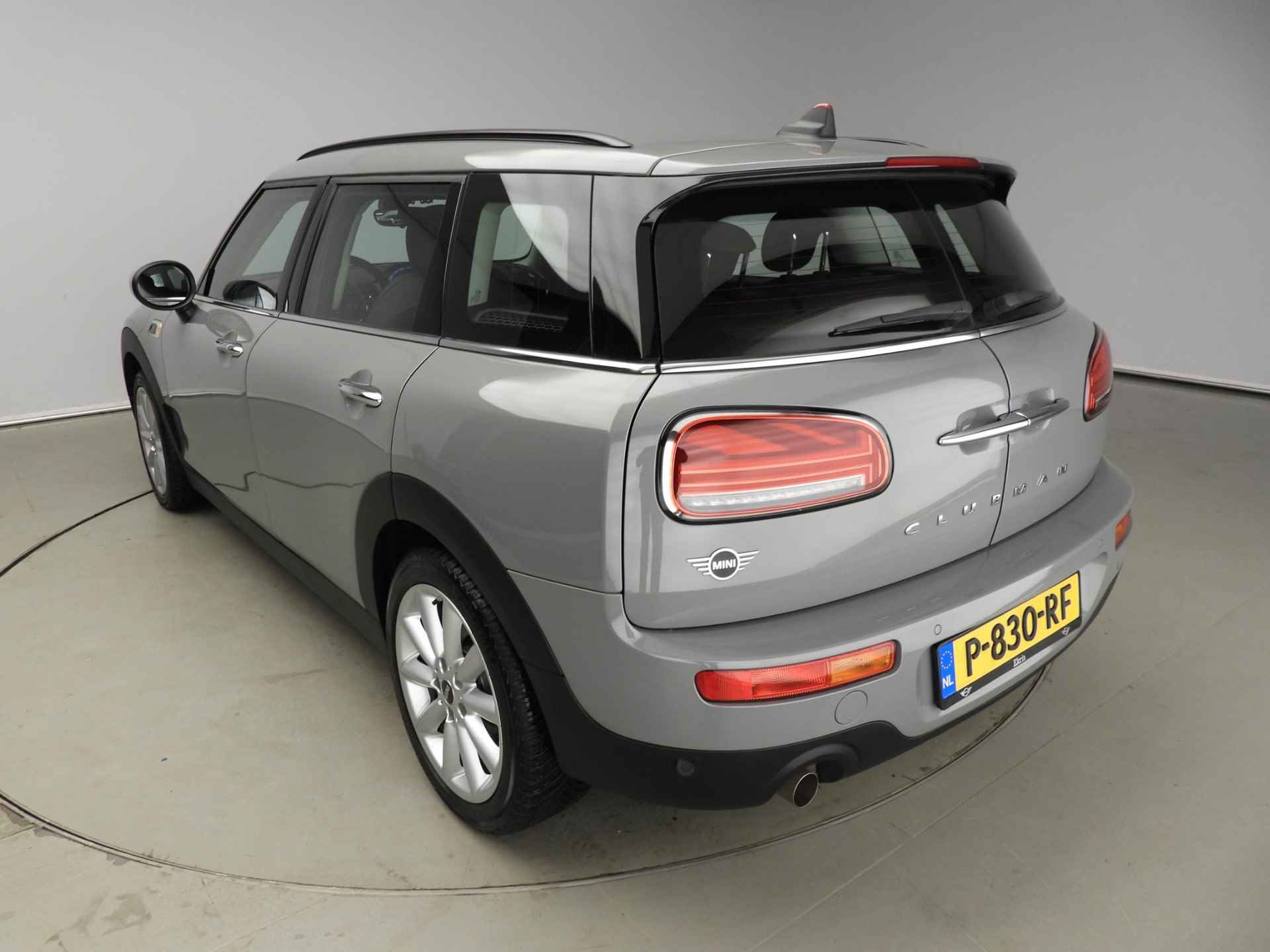 Mini Clubman One Business Edition Sportstoelen / PDC / Cruise / Navigatie / LED / DAB / Alu wielen 17 inch - 31/36