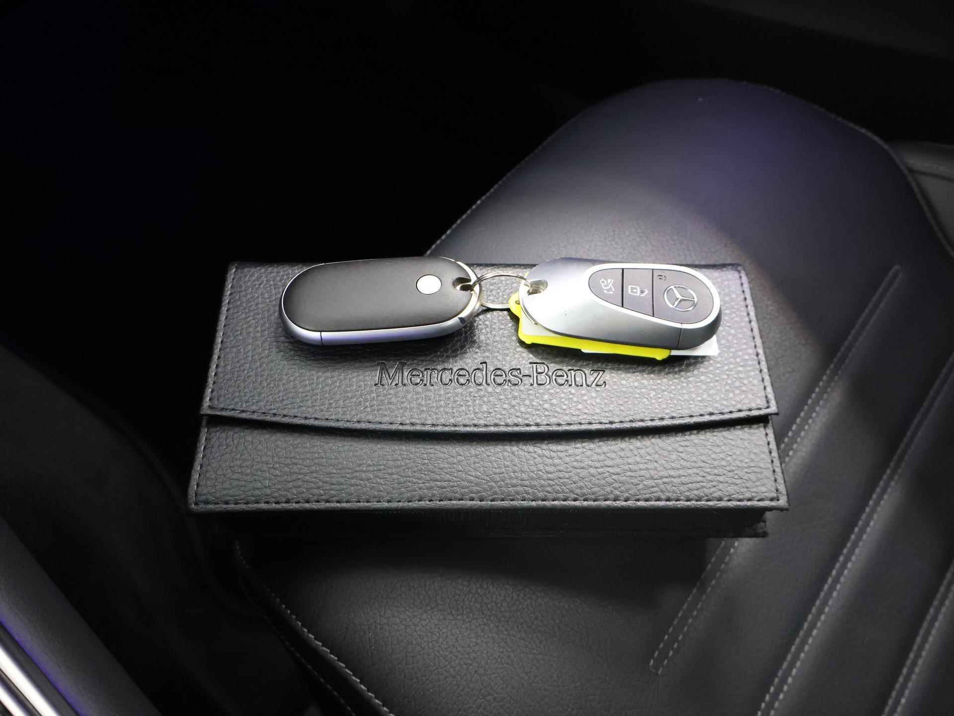 Mercedes-Benz GLC-klasse 300e 4MATIC AMG Premium Plus | Panoramadak | Memory pakket | Digital Light | Keyless Go | 20 inch Multispaaks Velgen | Treeplanken - 30/47