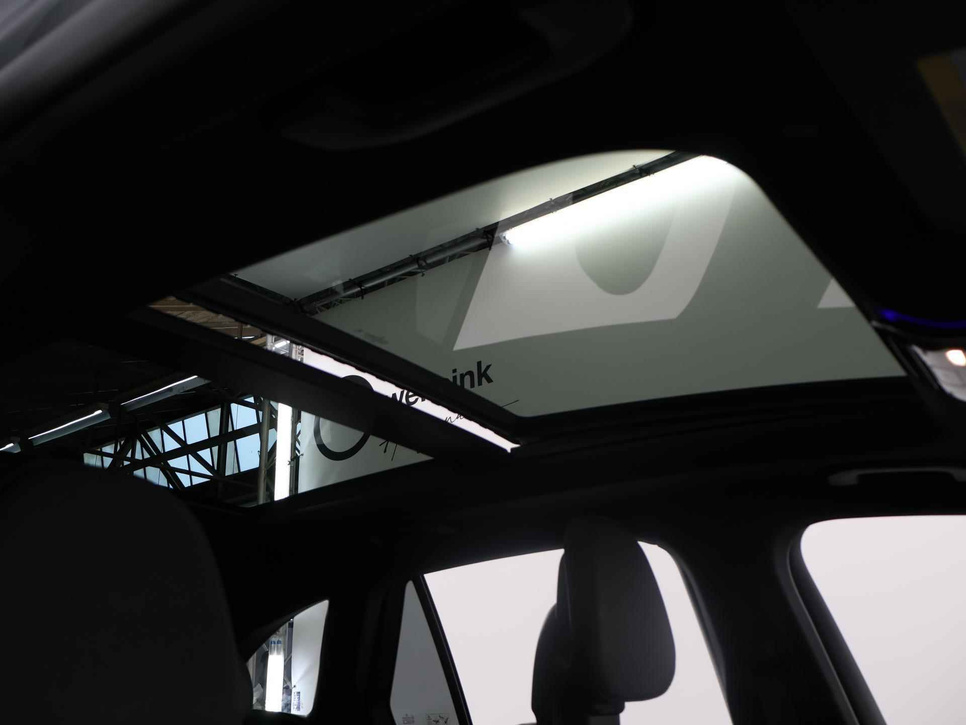 Mercedes-Benz GLC-klasse 300e 4MATIC AMG Premium Plus | Panoramadak | Memory pakket | Digital Light | Keyless Go | 20 inch Multispaaks Velgen | Treeplanken - 31/47