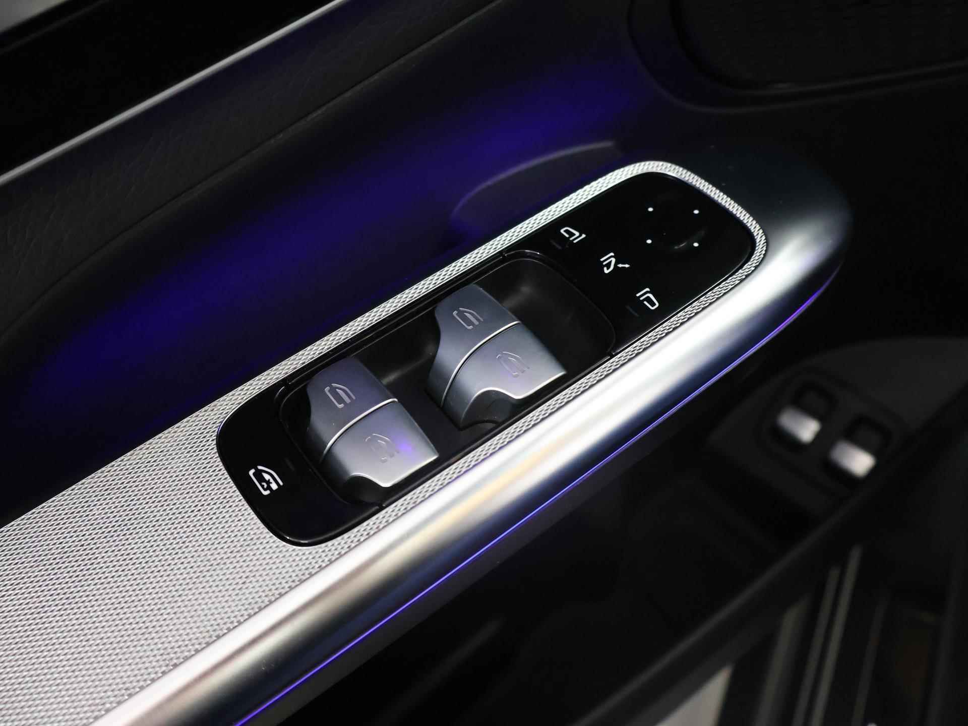 Mercedes-Benz GLC-klasse 300e 4MATIC AMG Premium Plus | Panoramadak | Memory pakket | Digital Light | Keyless Go | 20 inch Multispaaks Velgen | Treeplanken - 37/47