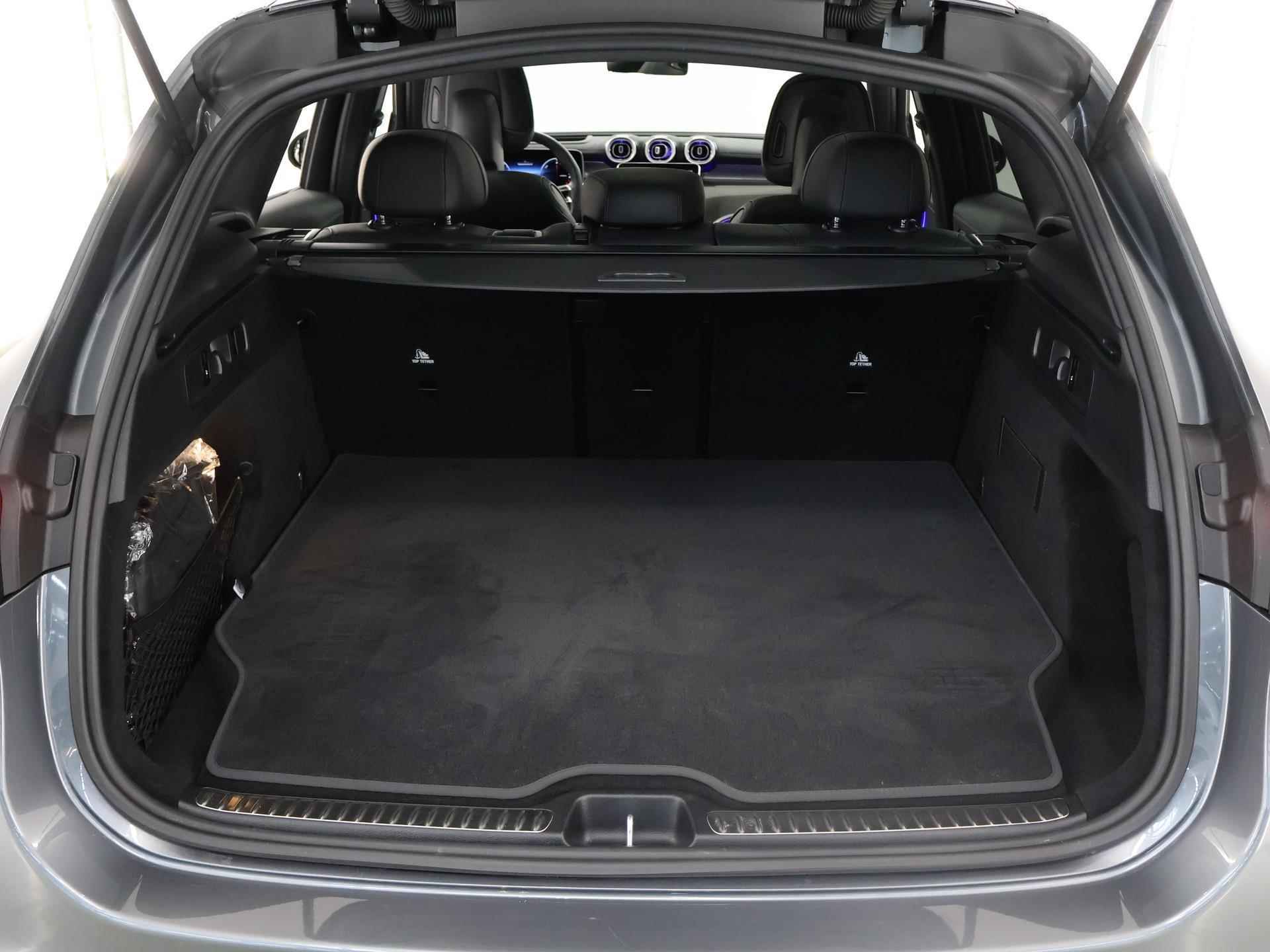Mercedes-Benz GLC-klasse 300e 4MATIC AMG Premium Plus | Panoramadak | Memory pakket | Digital Light | Keyless Go | 20 inch Multispaaks Velgen | Treeplanken - 40/47