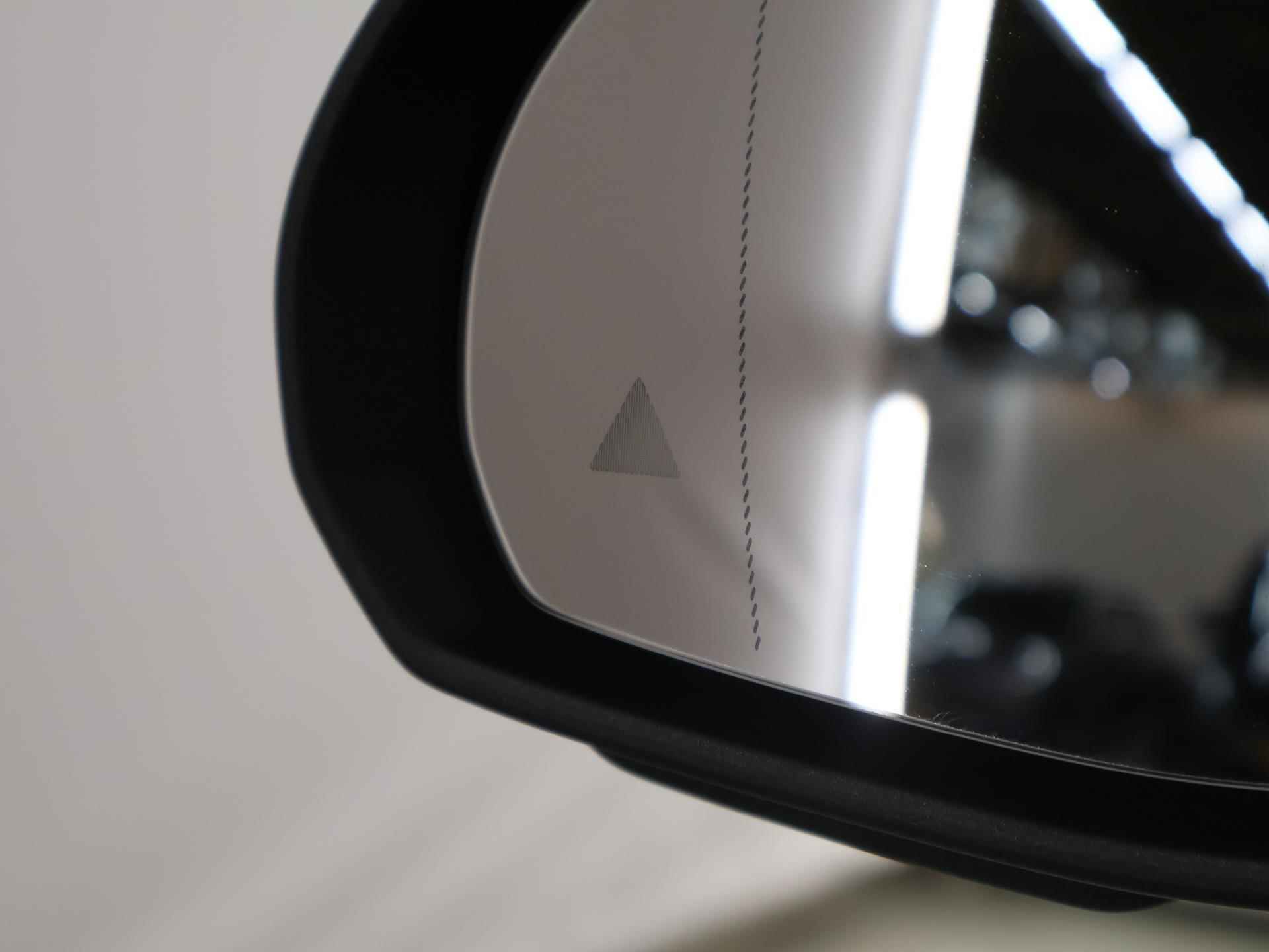 Mercedes-Benz GLC-klasse 300e 4MATIC AMG Premium Plus | Panoramadak | Memory pakket | Digital Light | Keyless Go | 20 inch Multispaaks Velgen | Treeplanken - 45/47