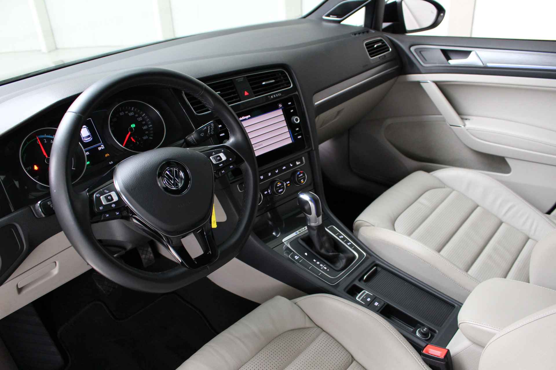 Volkswagen e-Golf e-Golf 100kW / 136PK Leder | Navigatie | Warmtepomp | Dynaudio - 12/21