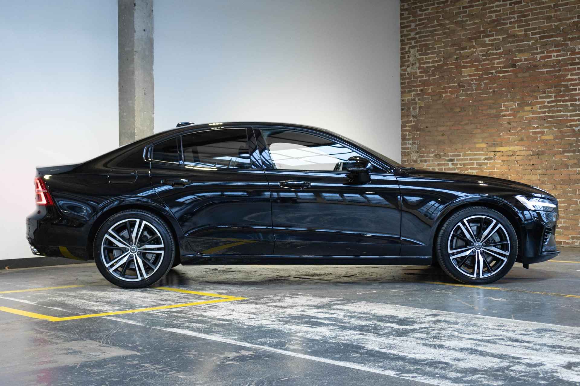 Volvo S60 T6 Automaat AWD Twin Engine R-Design | Stoelverwarming | Adaptive cruise control | BLIS | Parkeercamera | Harman Kardon Premium audio | Parkeersensoren voor + achter | 19'' Lichtmetalen velgen | Stoel en stuurwielverwarming - 5/47