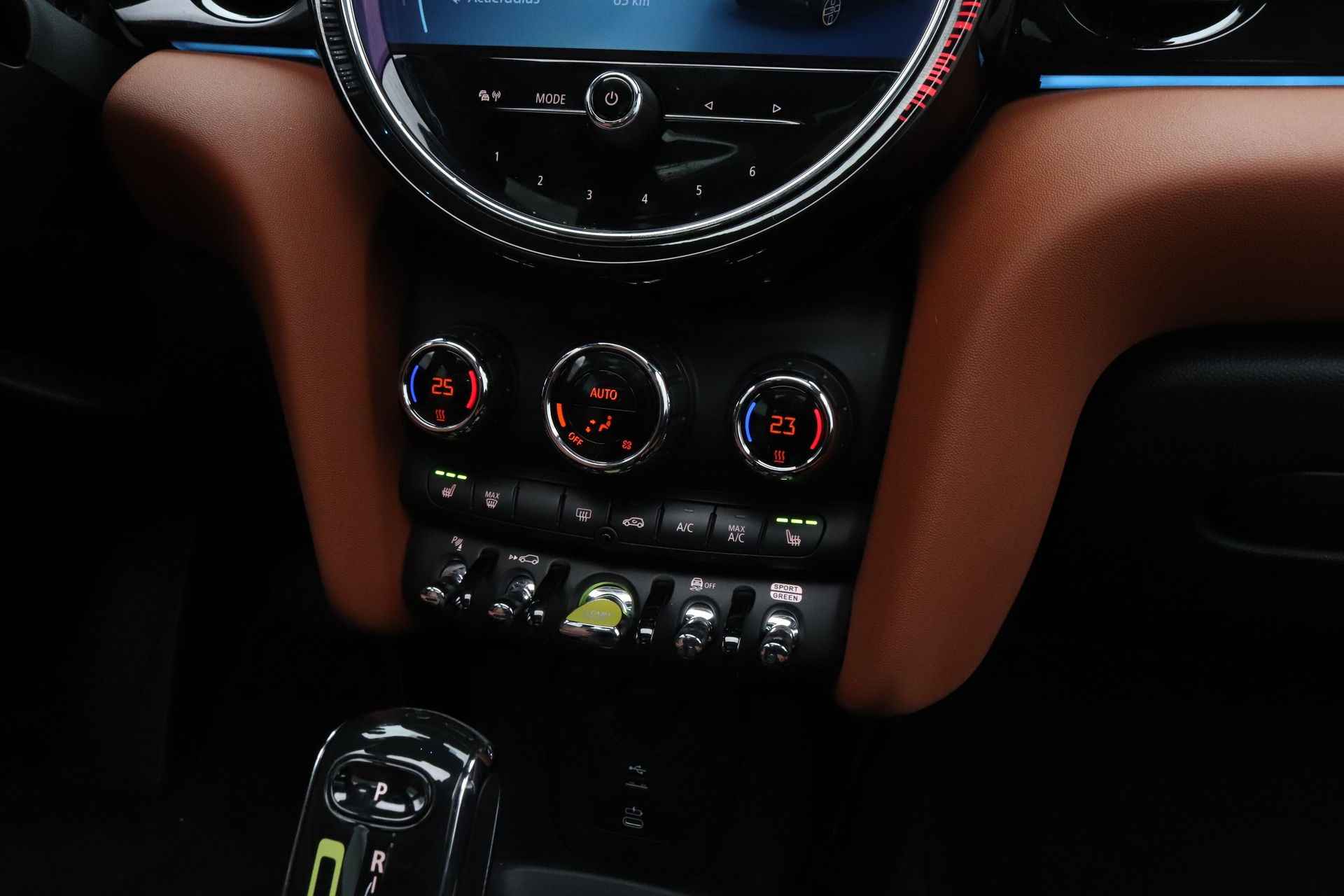 MINI Electric Classic 33 kWh | Achteruitrijcamera | Black Exterior Pack | Glazen panoramadak | Apple Carplay - 26/30