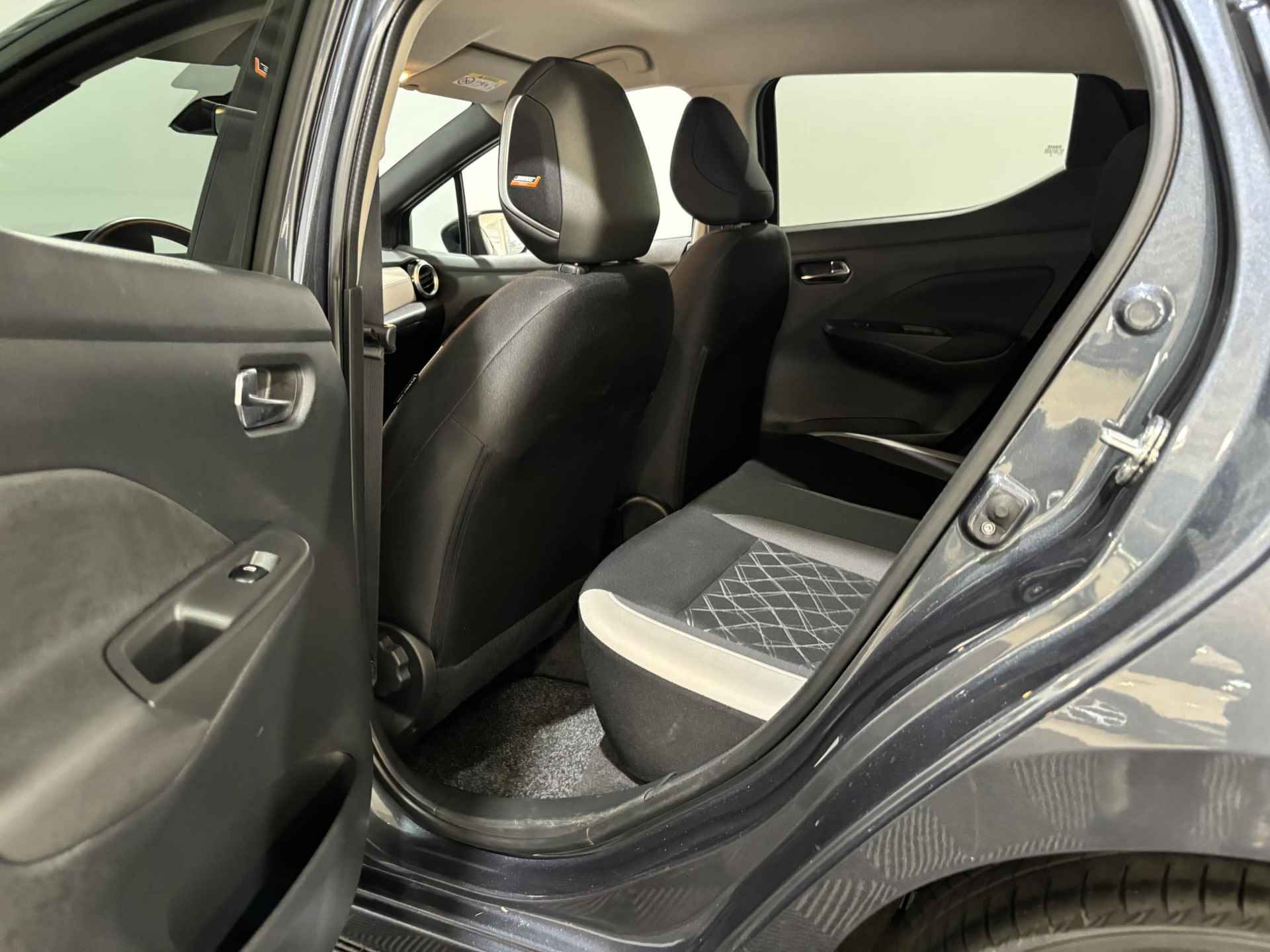 Nissan Micra 1.0 - 90PK IG-T N-Design | Bose Audio | Airco | Parkeersensoren | Lichtmetalen Velgen | Apple CarPlay/Android Auto | Privacy Glass | Cruise Control | - 14/31