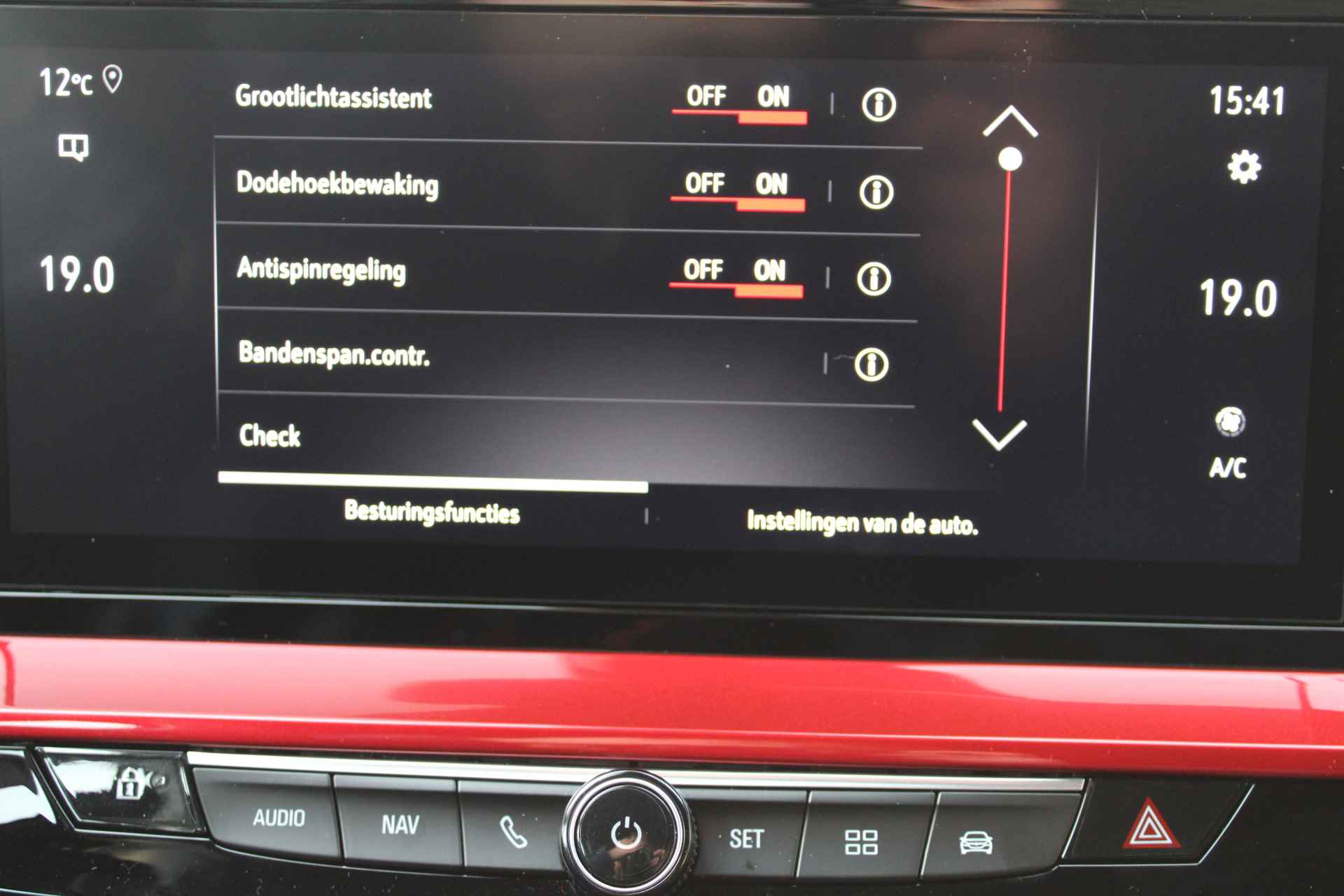 Opel Mokka 1.2 T. GS-Line 101pk / DEMO DEAL / Navigatie / Stuur -en Stoelverwarmd / Camera / Dode Hoek / Carplay / 17'' LMV / '' vraag een vrijblijvende offerte aan '' - 28/33
