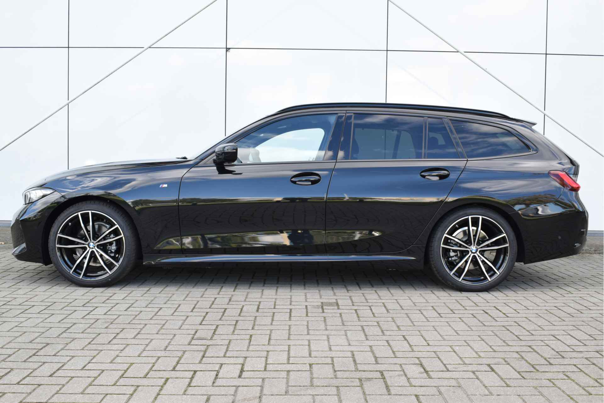 BMW 3 Serie Touring 318i High Executive M Sport Automaat / Panoramadak / Trekhaak / Sportstoelen / Stoelverwarming / Cruise Control / Parking Assistant / Live Cockpit Plus - 3/31